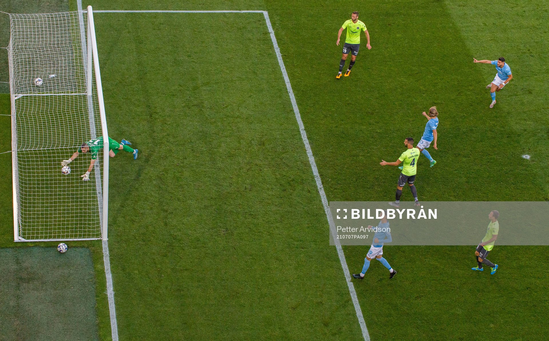 Antonio Colak of Malmö FF scores the 1-0 goal against