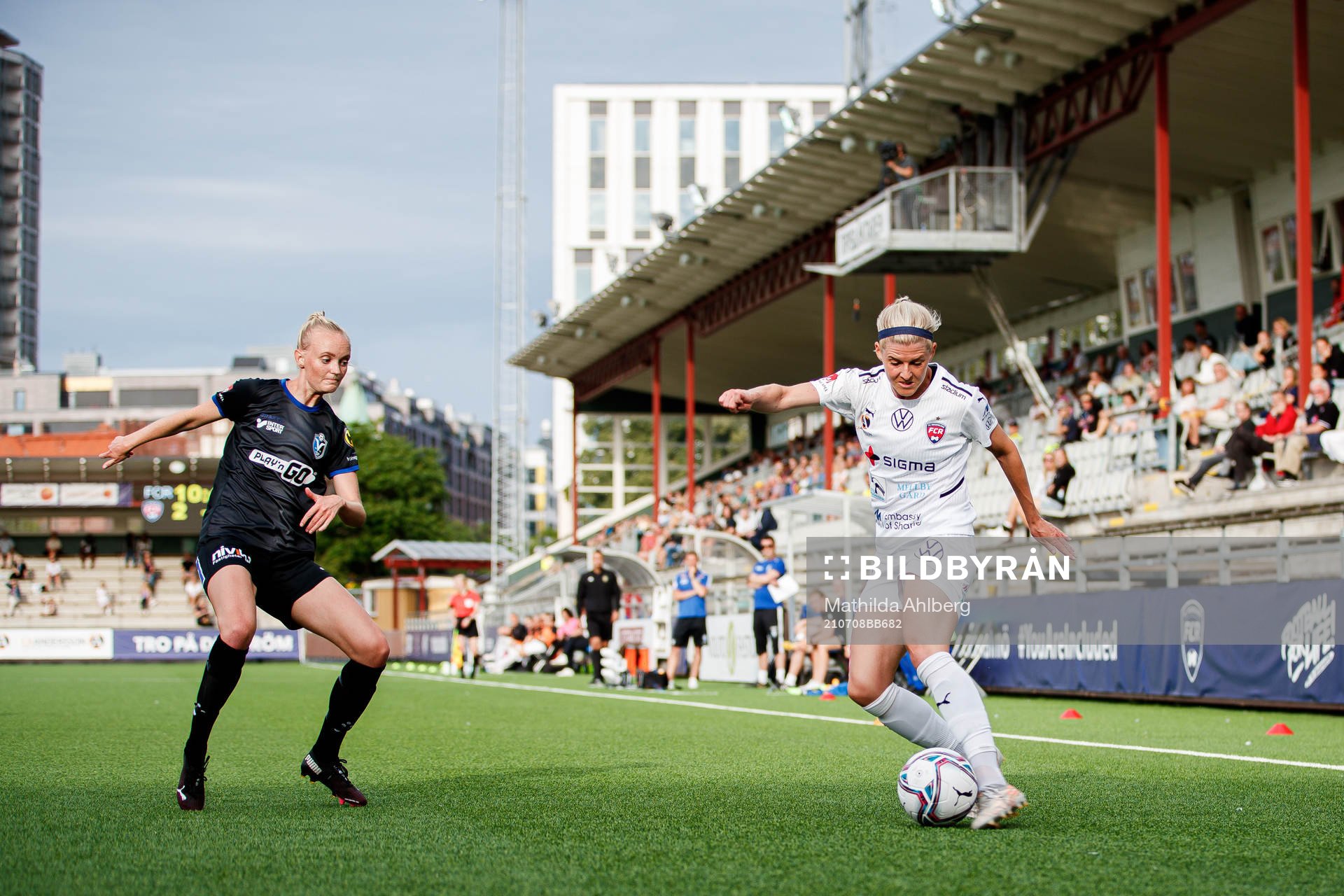 Växjös Emma Pennsäter  och Rosengårds Olivia Schough