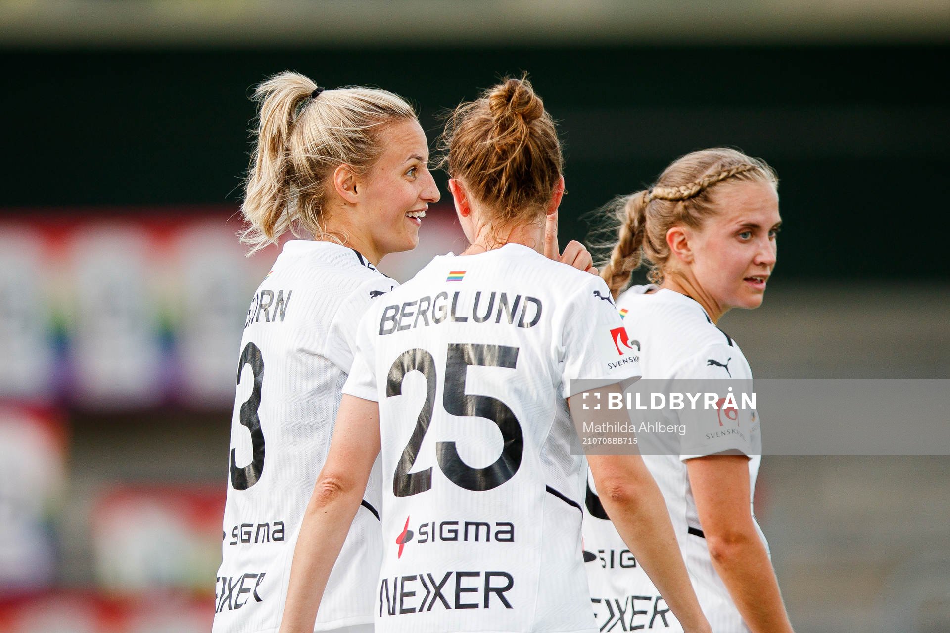 Rosengårds Nathalie Björn och Emma Berglund jublar