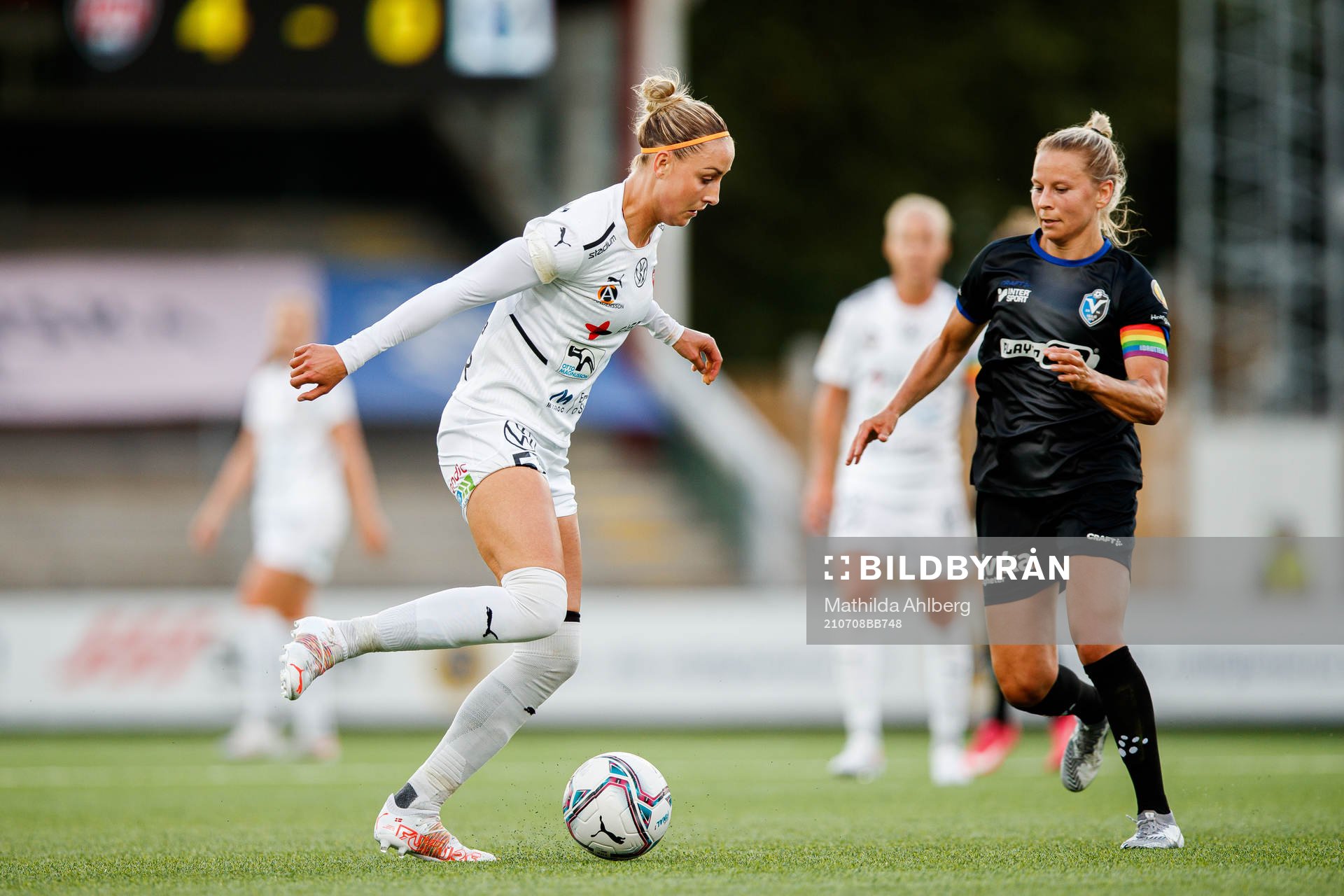 Rosengårds Sanne Troelsgaard och Växjös Emmi Alanen