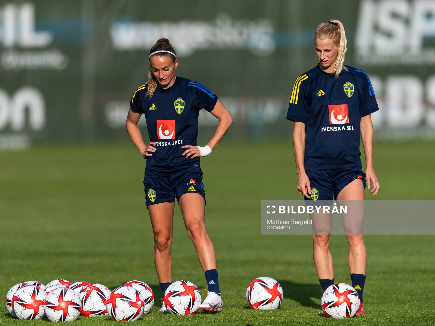 Kosovare Asllani och Sofia Jakobsson