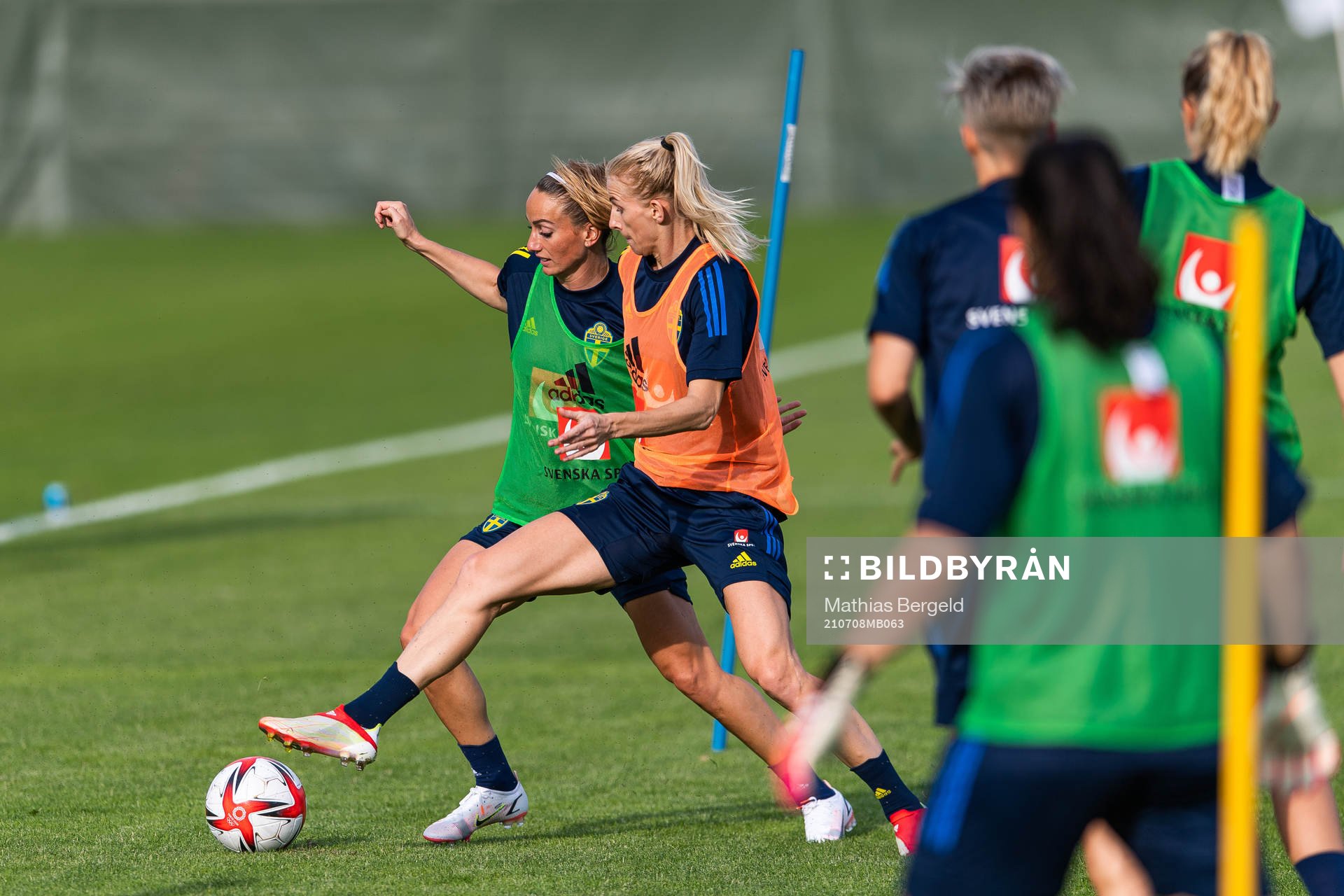 Kosovare Asllani och Sofia Jakobsson