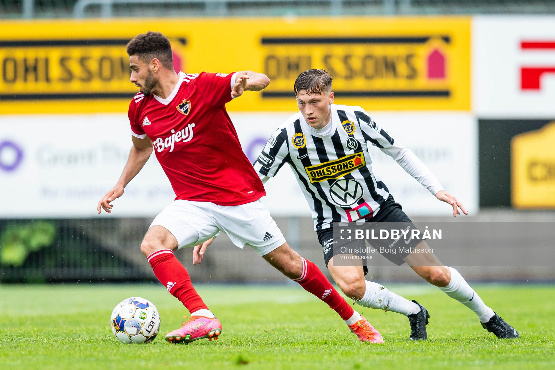 B93s Souheib Dhaflaoui mot Landskronas Kevin Jensen
