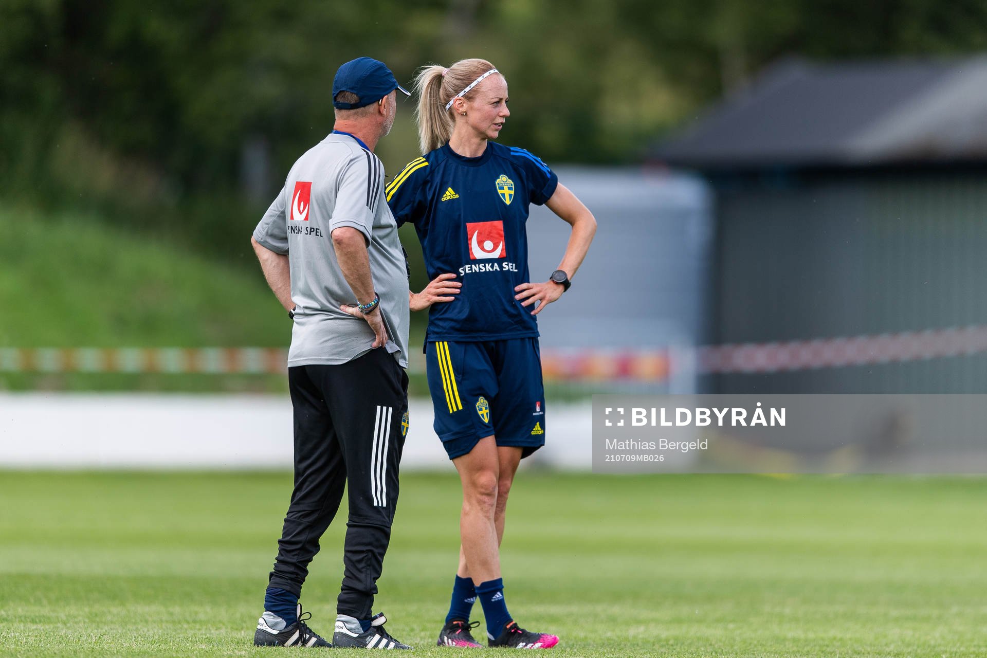 Förbundskapten Peter Gerhardsson och Amanda Ilestedt