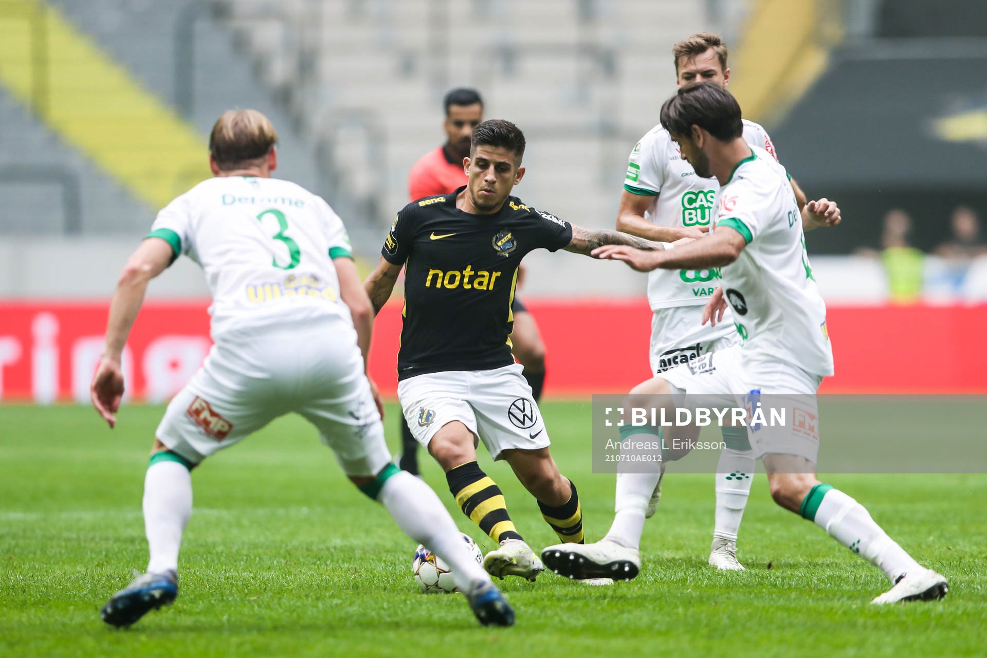s Nicolas Stefanelli och Varbergs Oliver Stanisic