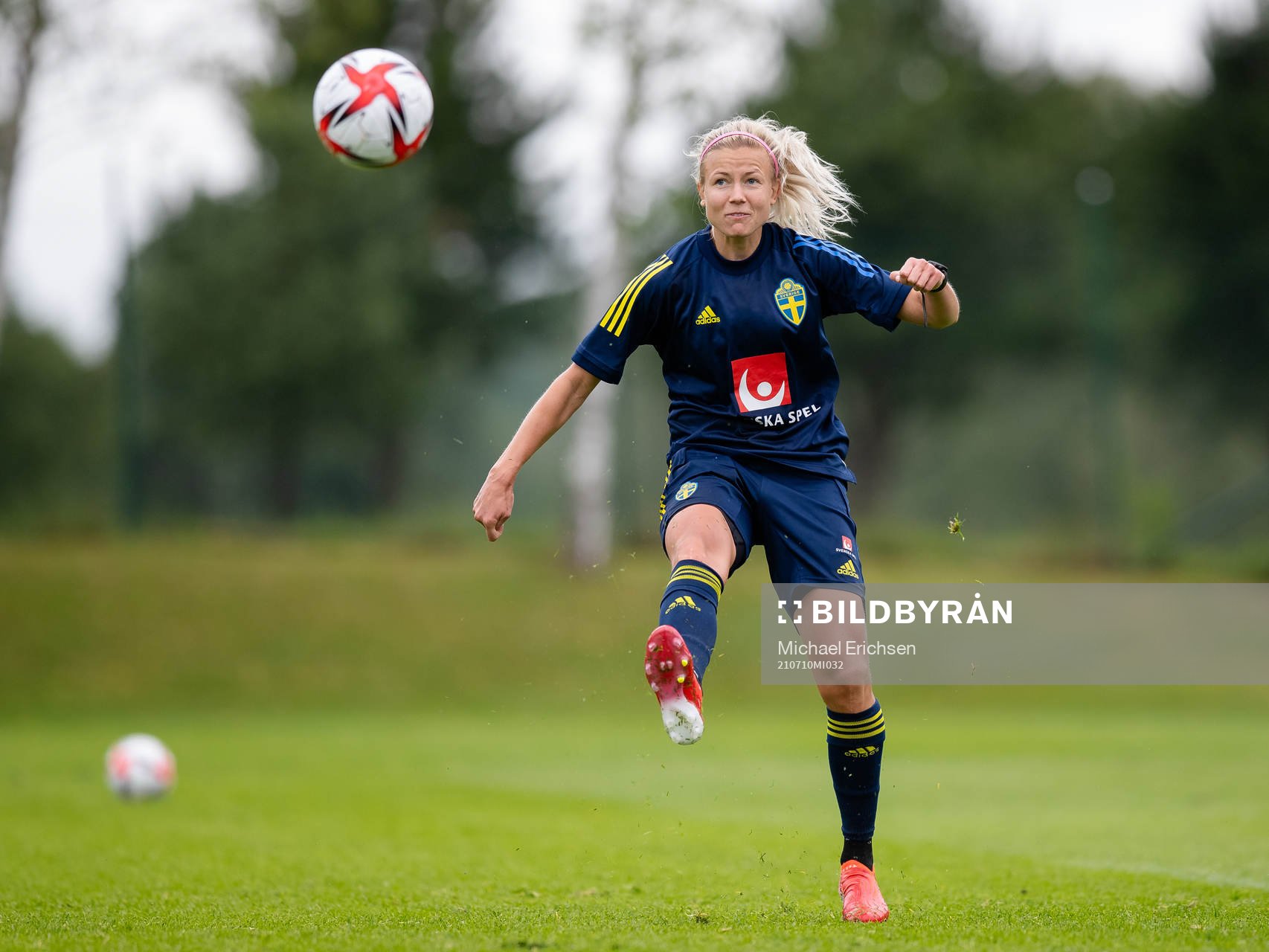 Hanna Glas under en träning med Sveriges damlandslag i fotboll den 10 juli 2021 i Göteborg. 
