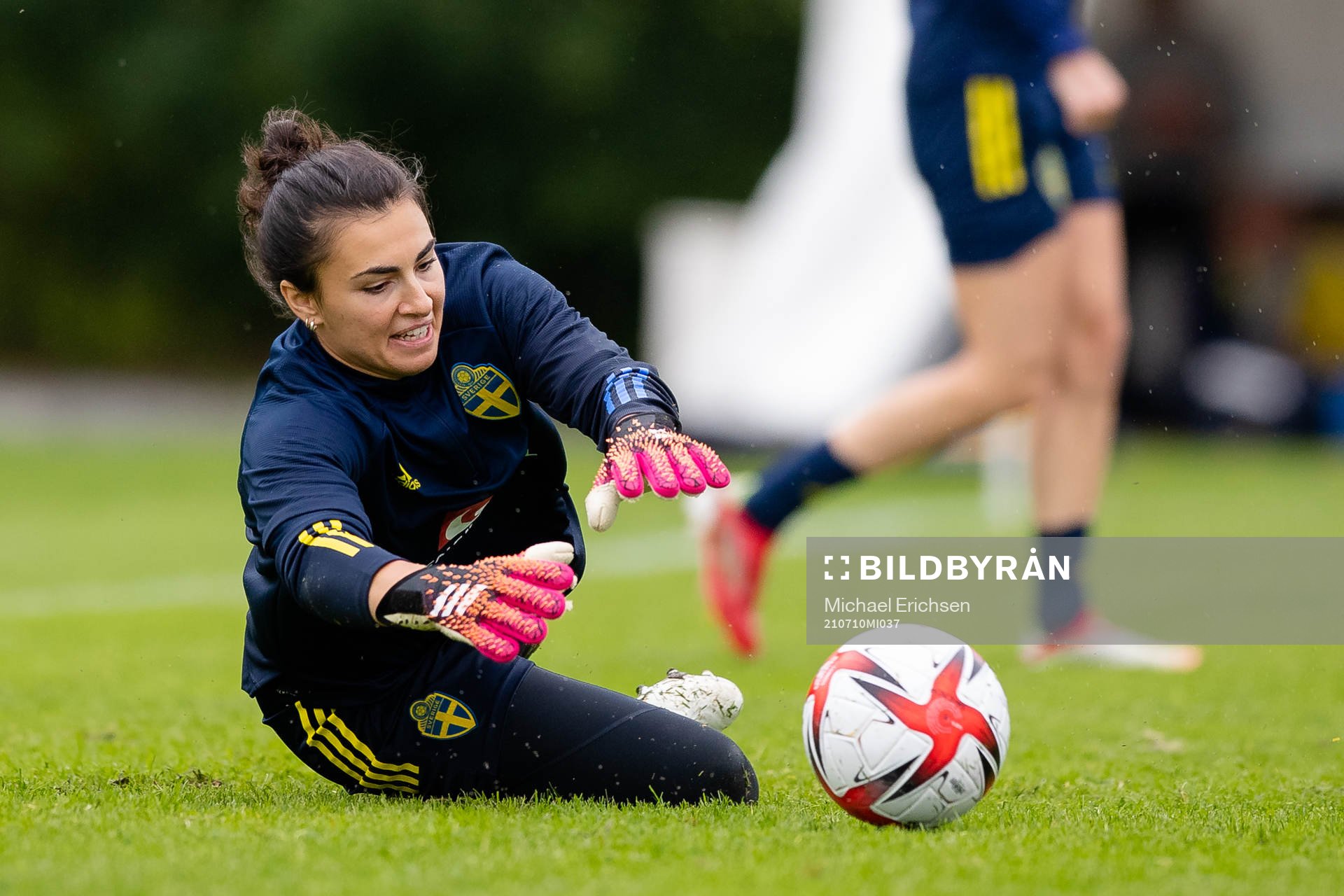 Målvakt Zecira Musovic under en träning med Sveriges damlandslag i fotboll den 10 juli 2021 i Göteborg. 