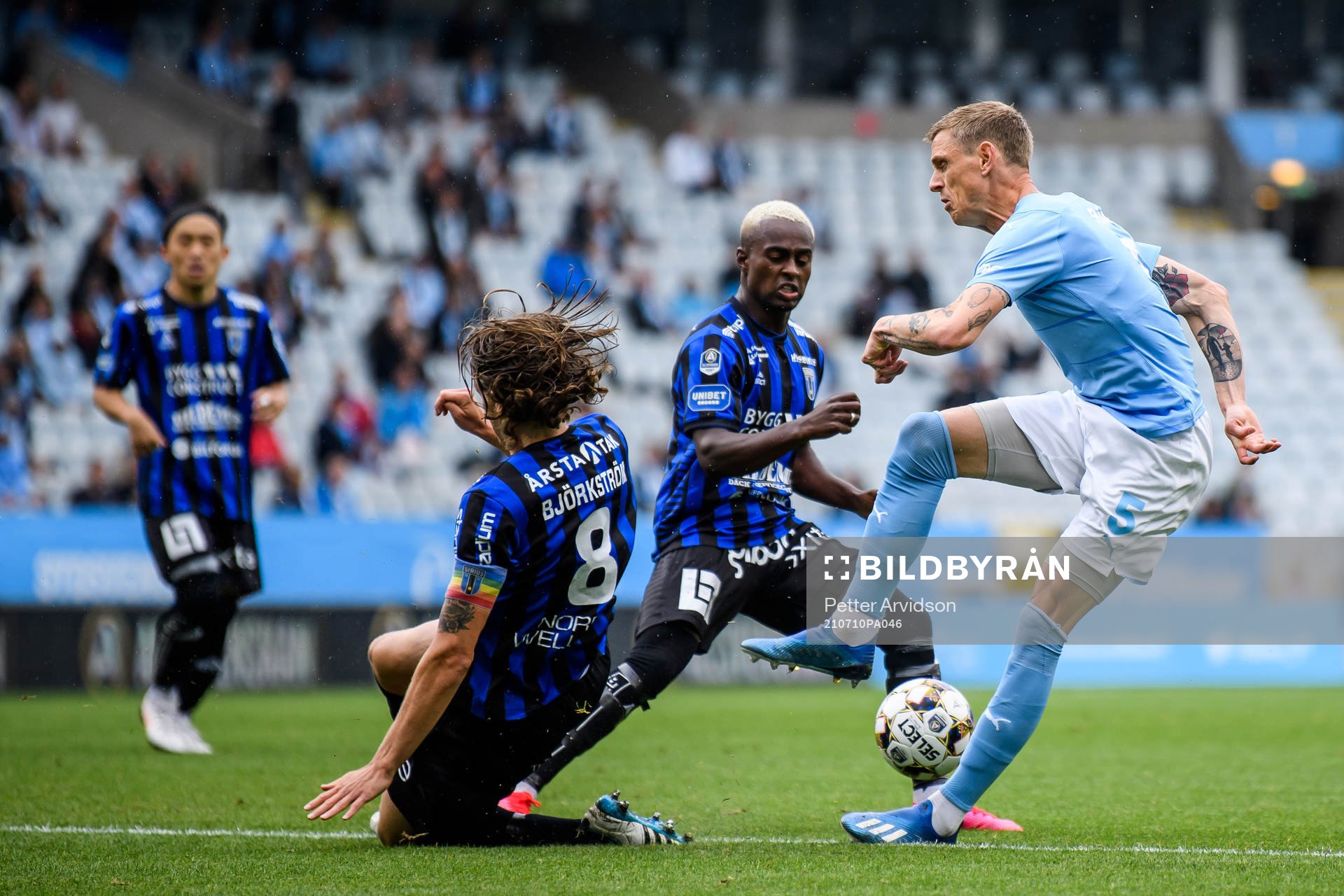 Malmö FFs Sören Rieks mot Sirius Tim Björkström och