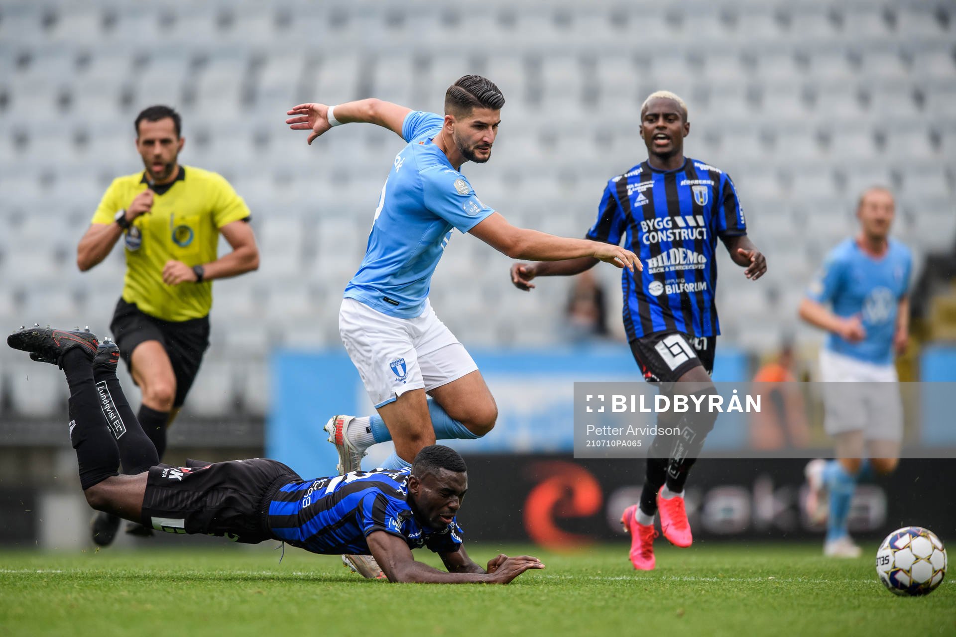 Sirius Patrick Nwadike och Malmö FFs Antonio Colak