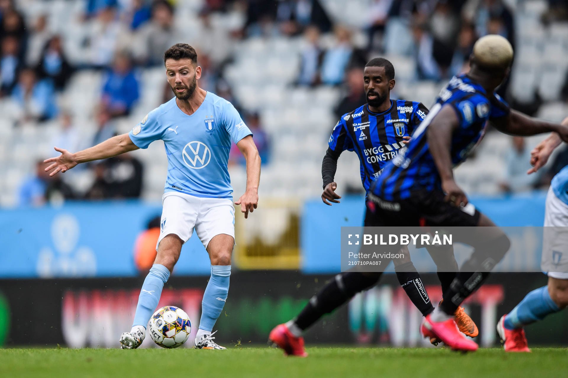 Malmö FFs Erdal Rakip och Sirius Mohammed Khalid Saeid