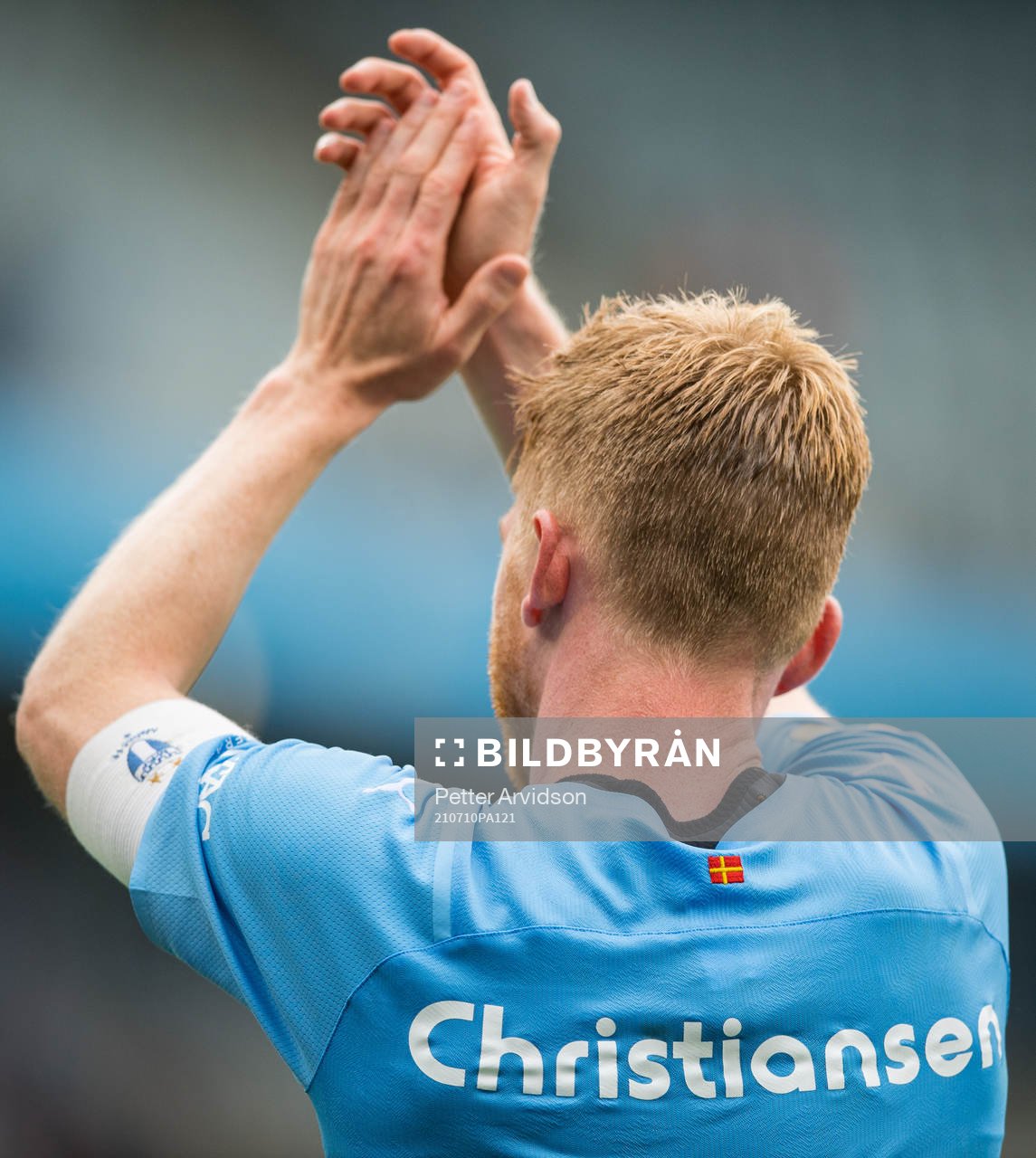 Malmö FFs Anders Christiansen tackar publiken efter fotbollsmatchen i Allsvenskan mellan Malmö FF och Sirius den 10 juli 2021 i Malmö. 