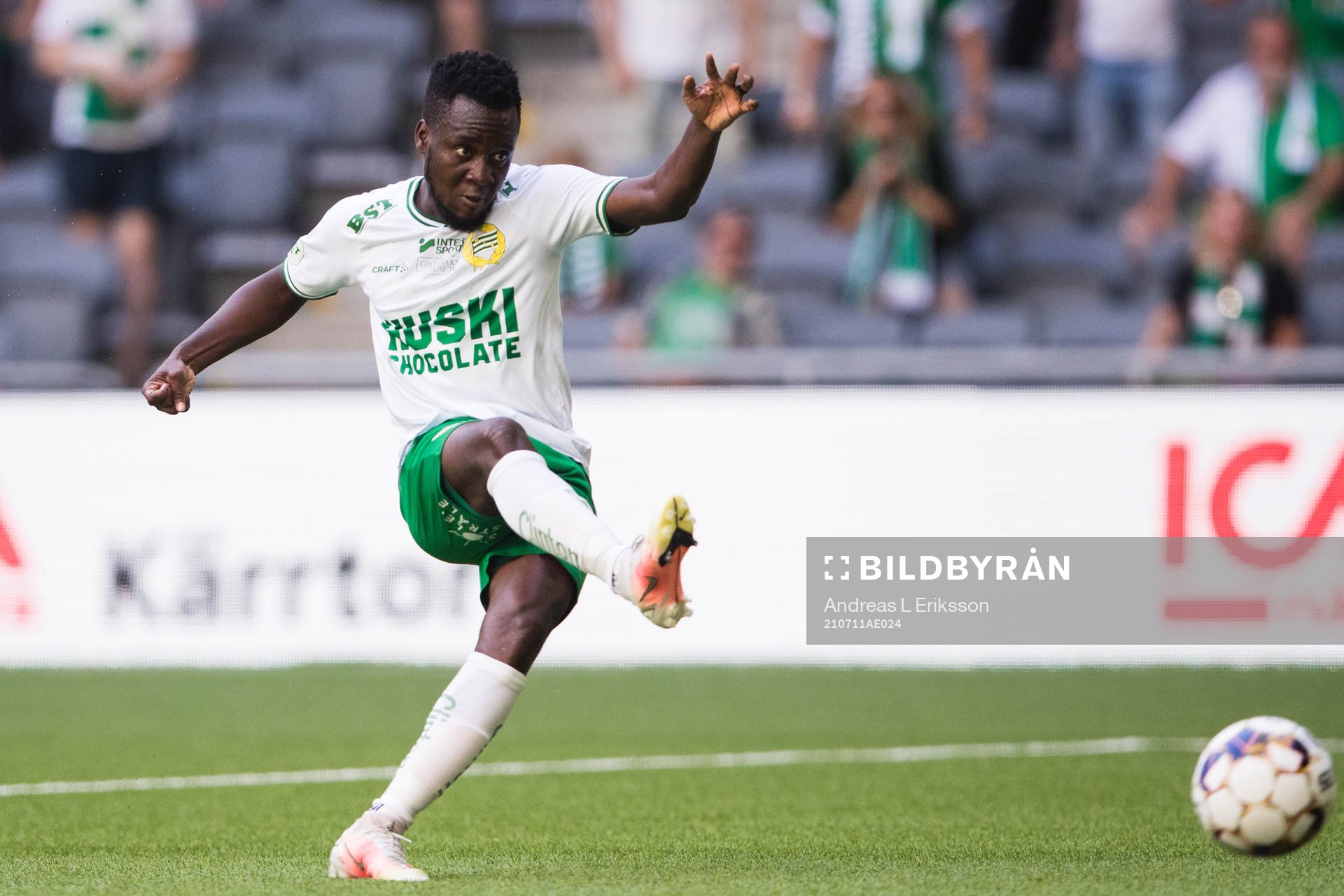 Hammarbys David Accam med ett skott