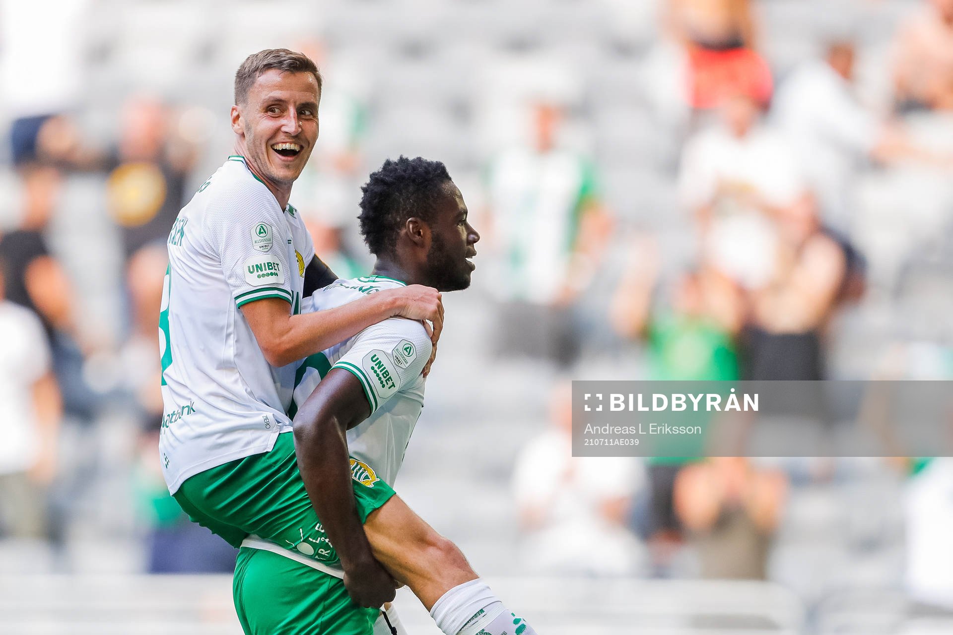 Hammarbys Jeppe Andersen jublar med Loué Bayere Junior