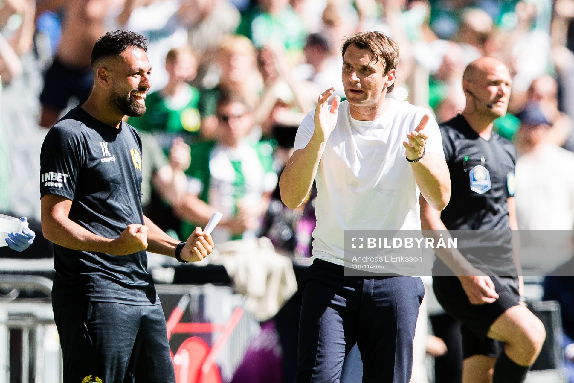 Hammarbys Imad Khalili och tränare Milos Milojevic jublar