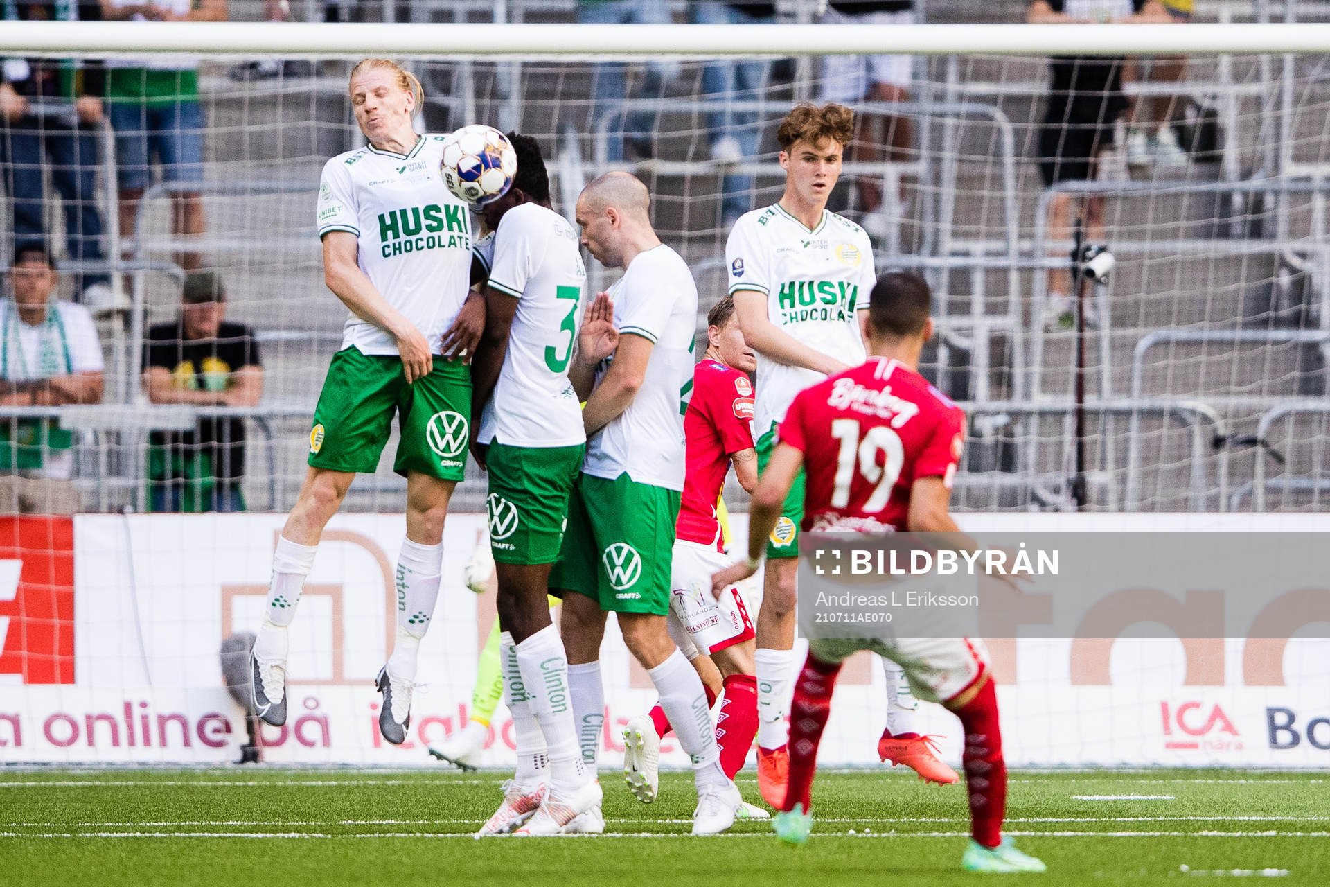 Degerfors Abdelrahman Saidi med en frispark mot en mur