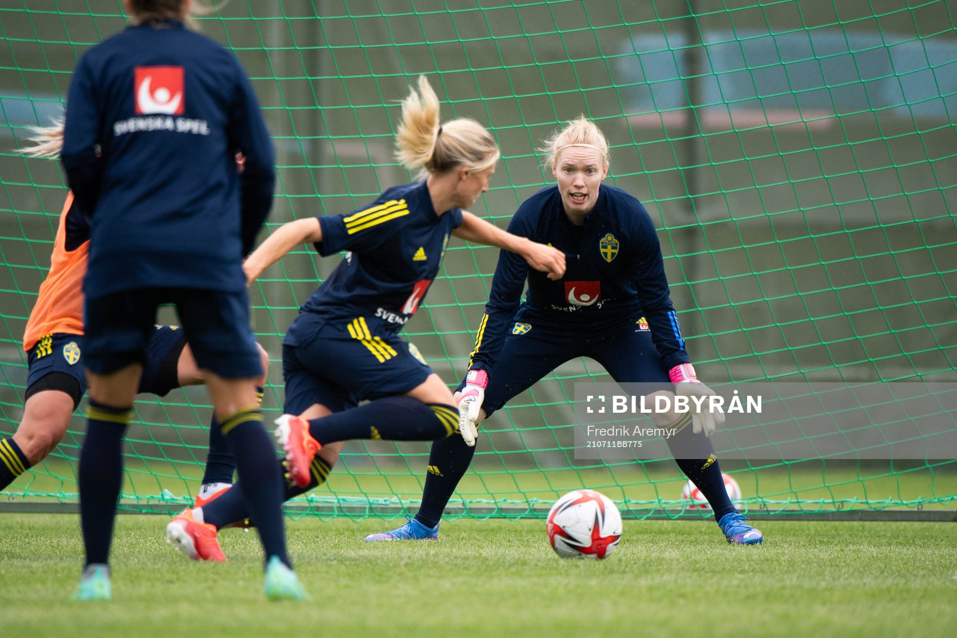 Målvakten Hedvig Lindahl under en träning med Sveriges damlandslag i fotboll den 11 juli 2021 i Göteborg. 