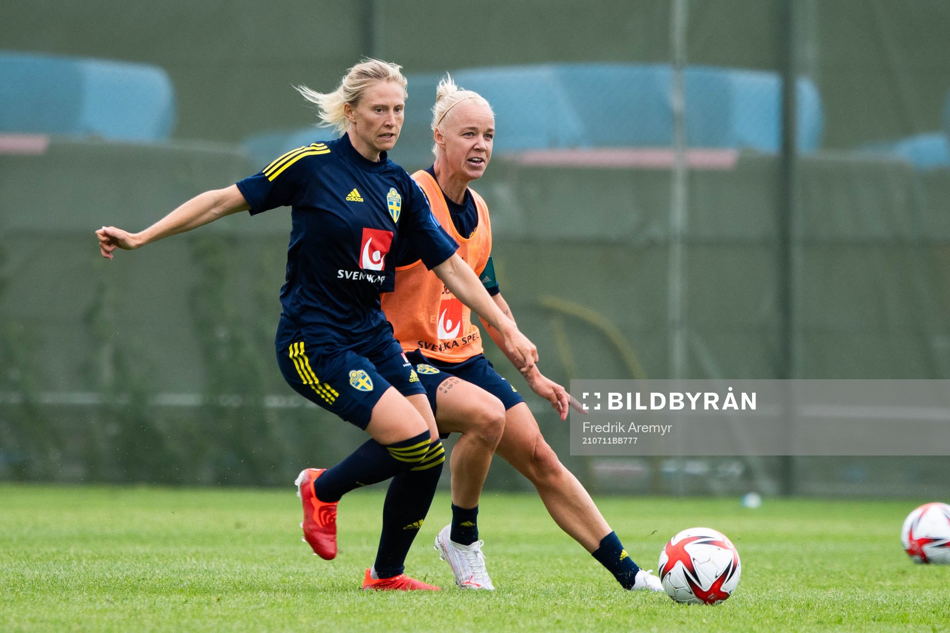Rebecka Blomqvist och Caroline Seger