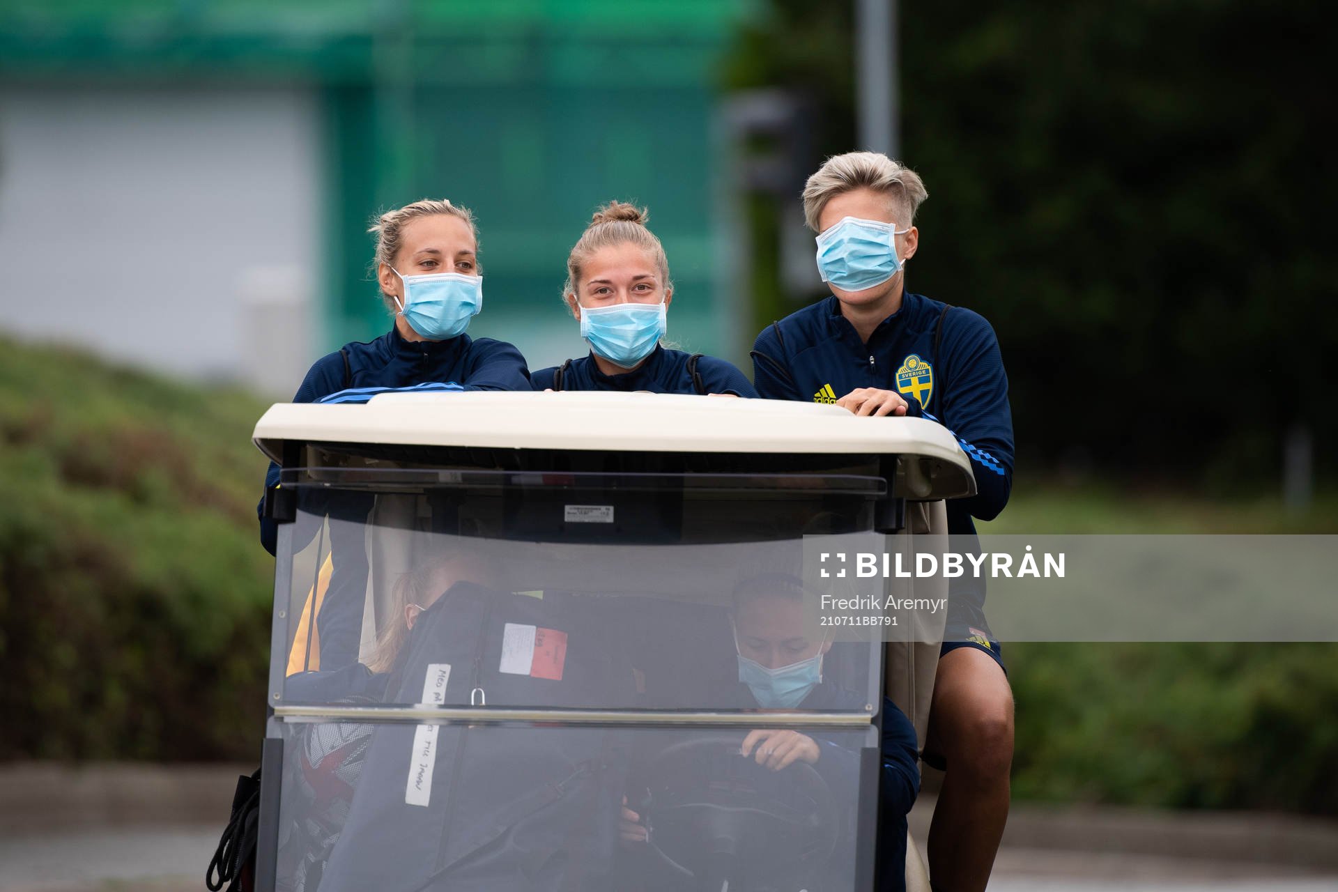 Nathalie Björn, Filippa Angeldahl och Lina Hurtig under en träning med Sveriges damlandslag i fotboll den 11 juli 2021 i Göteborg. 