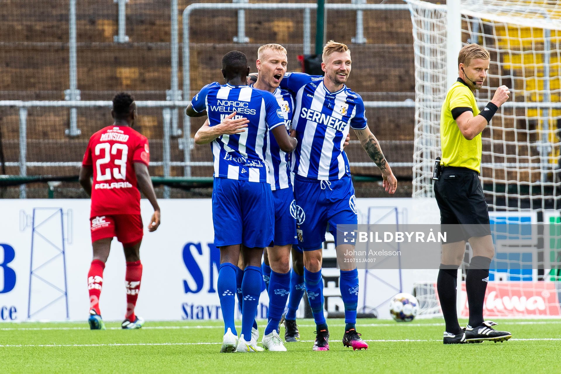 IFK Göteborgs Kolbeinn Sigthorsson jublar med Yahya Kalley