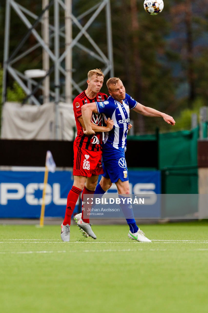 Östersunds Eirik Haugan och IFK Göteborgs Kolbeinn