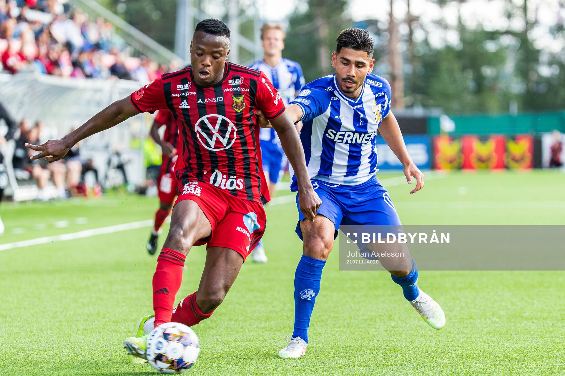 Östersunds Patrick Kpozo och IFK Göteborgs Hosam Aiesh