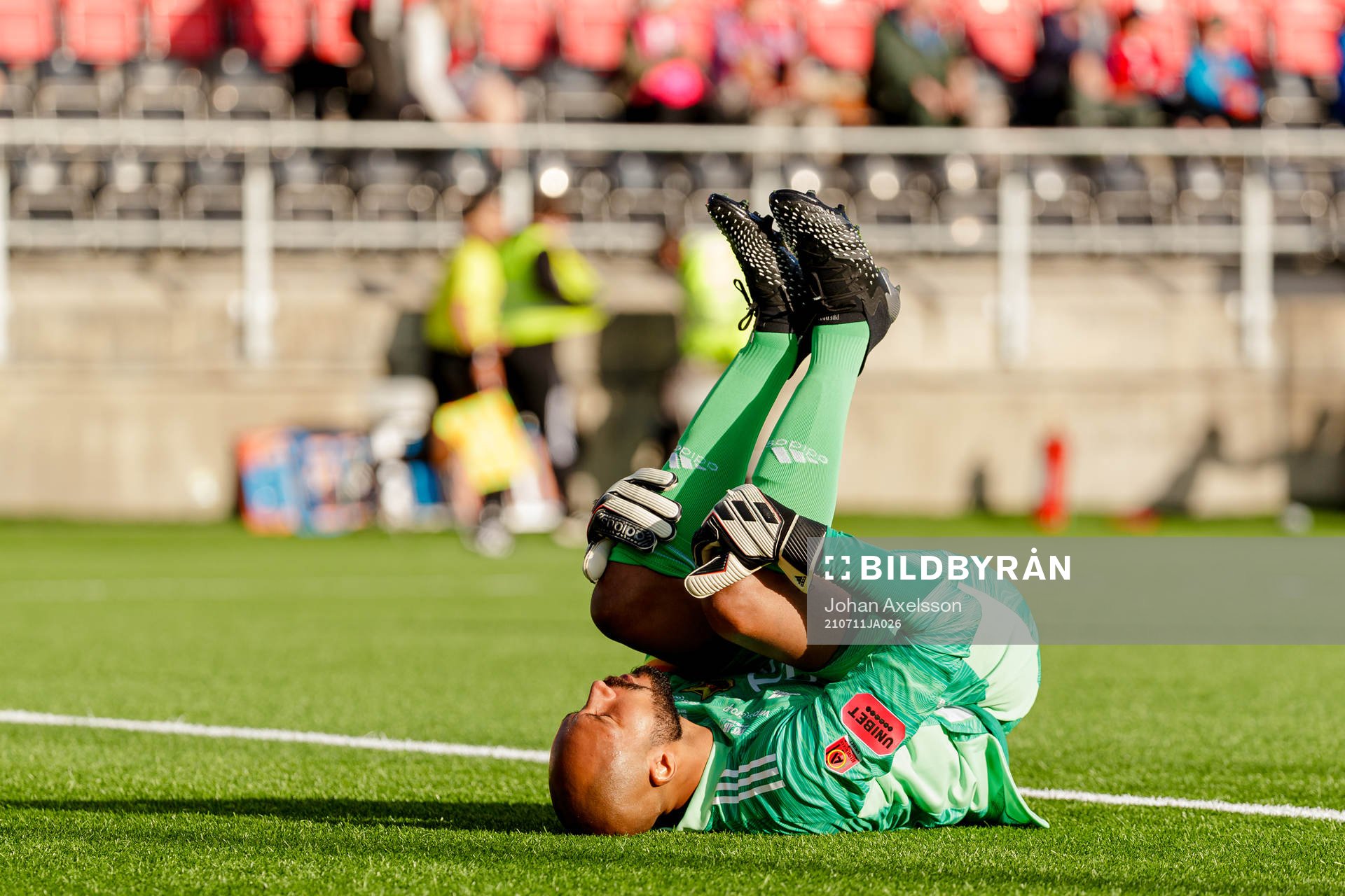 Östersunds målvakt Aly Keita deppar