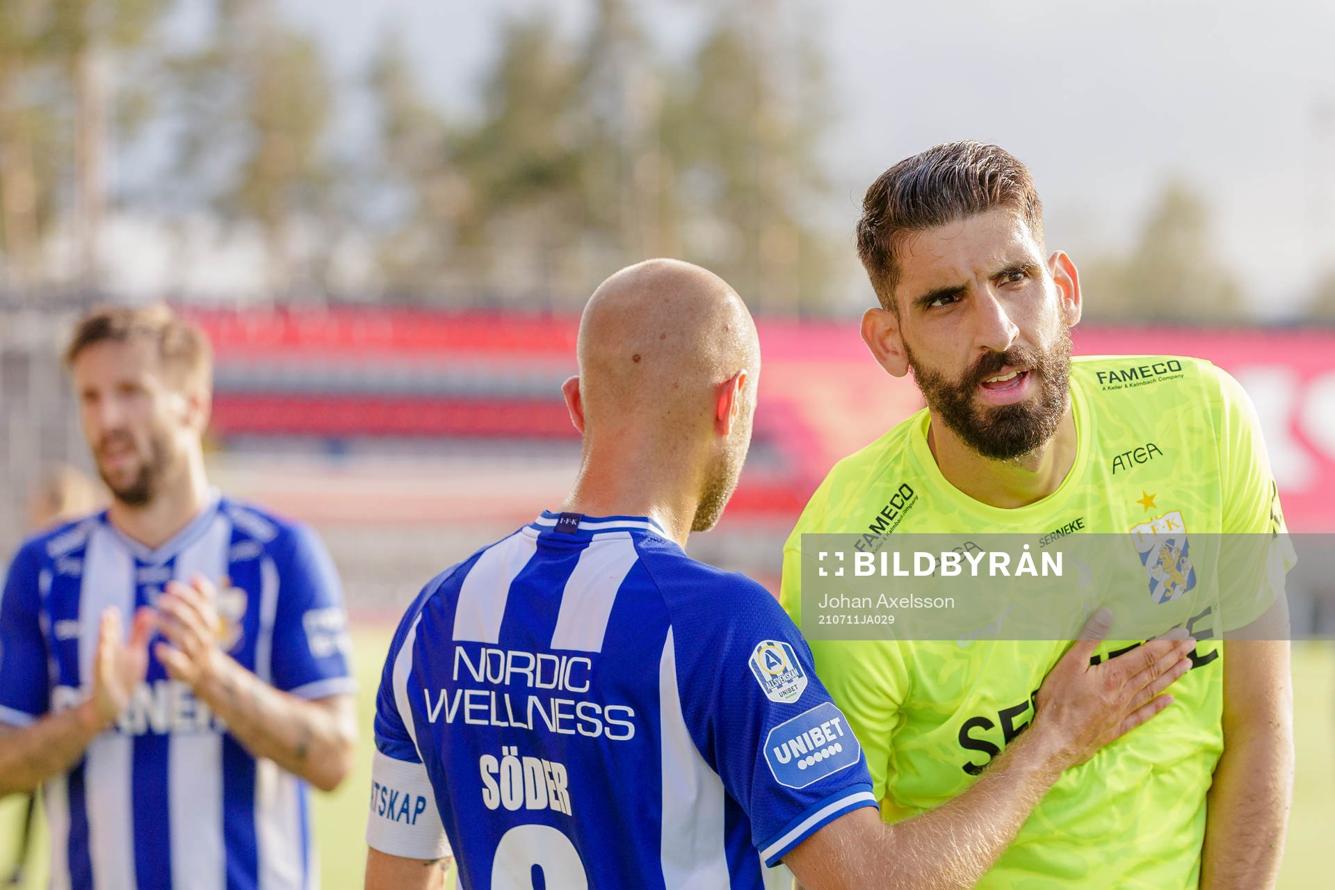 IFK Göteborgs målvakt Giannis Anestis jublar med med