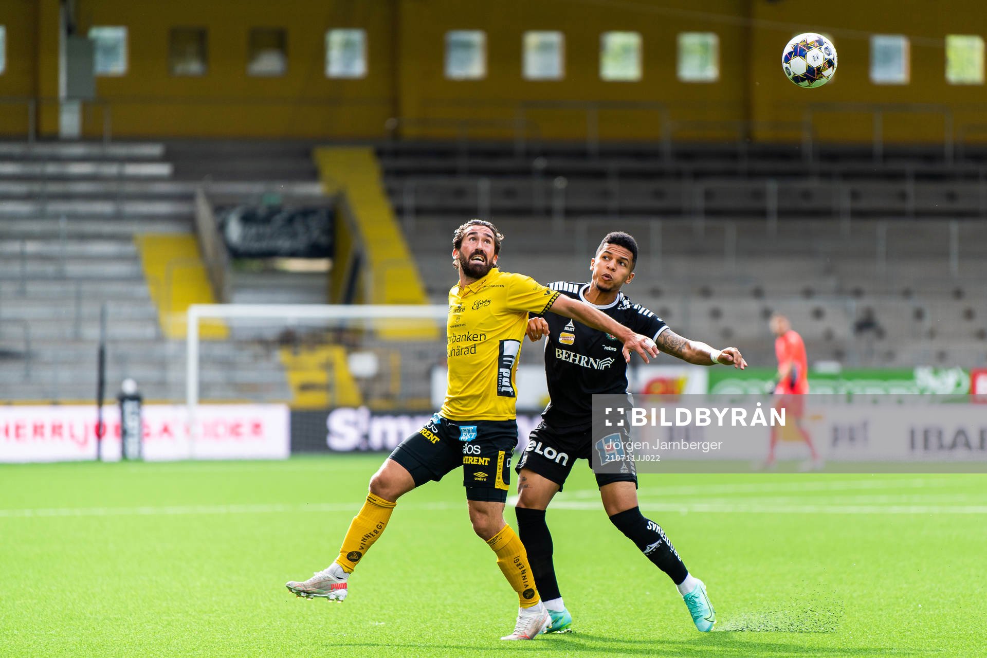 Elfsborgs Frederik Holst och Örebros Romain Gall