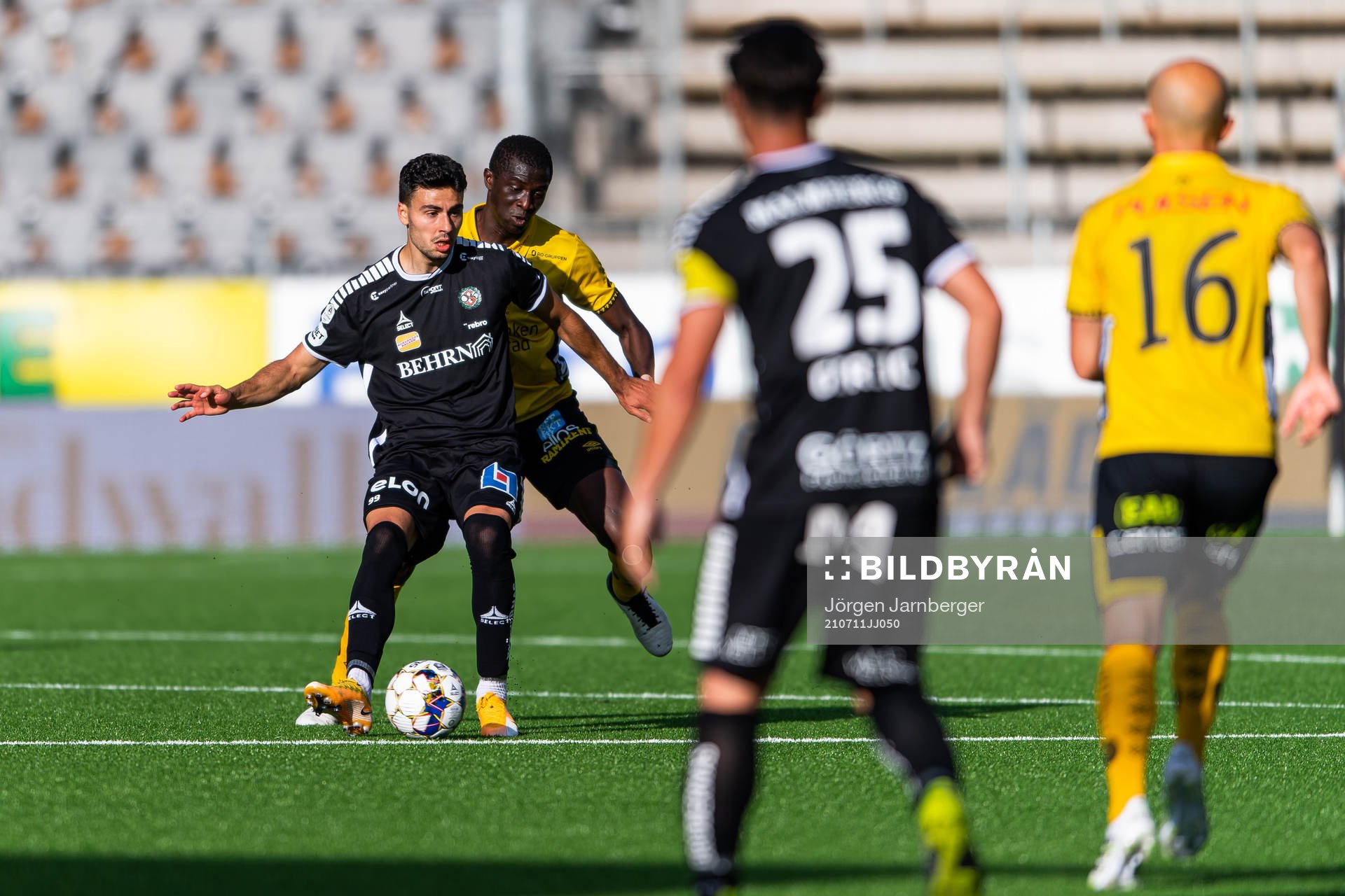 Örebros Deniz Hümmet och Elfsborgs Maudo Lamine Jarjué