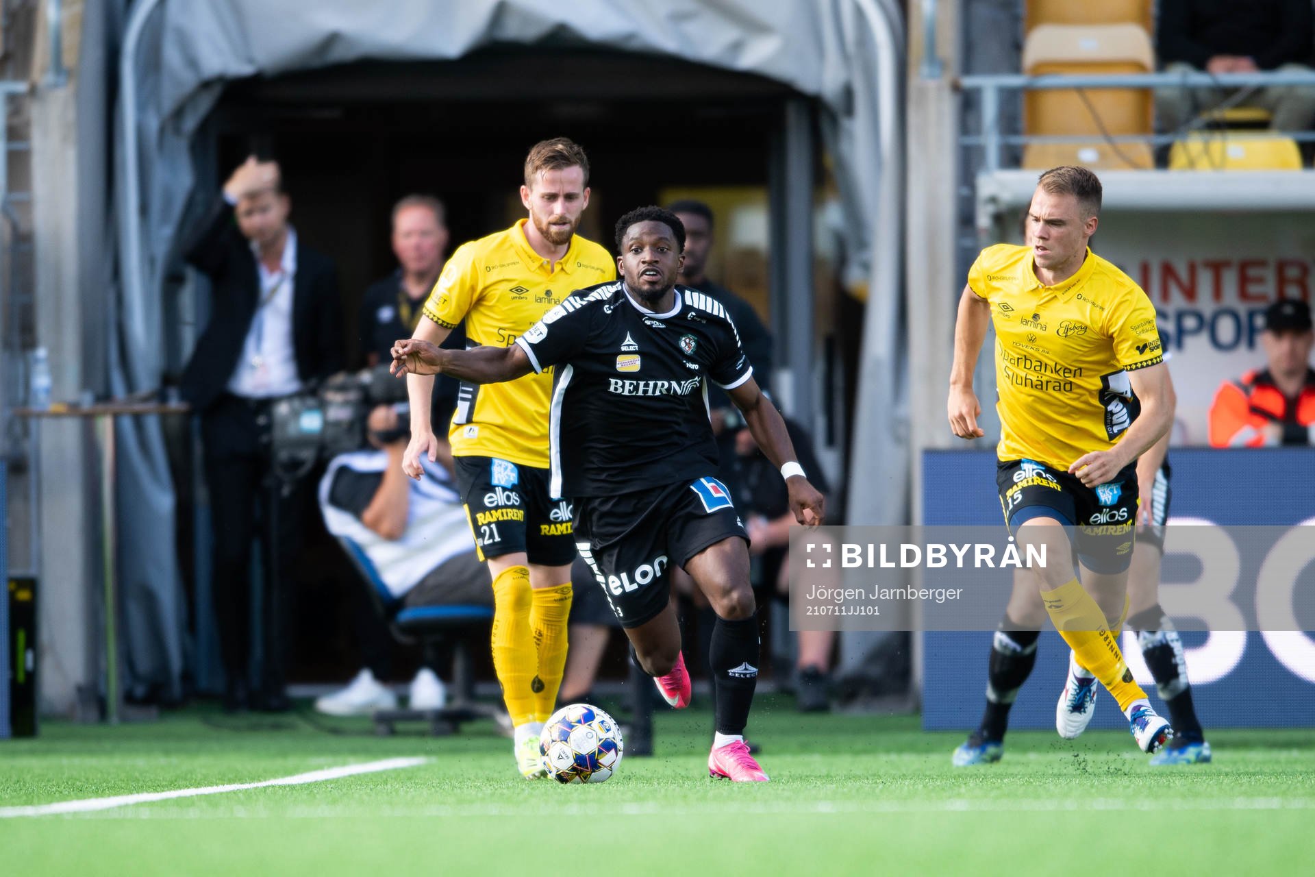 Örebros Kevin Wright och Elfsborgs Leo Väisänen