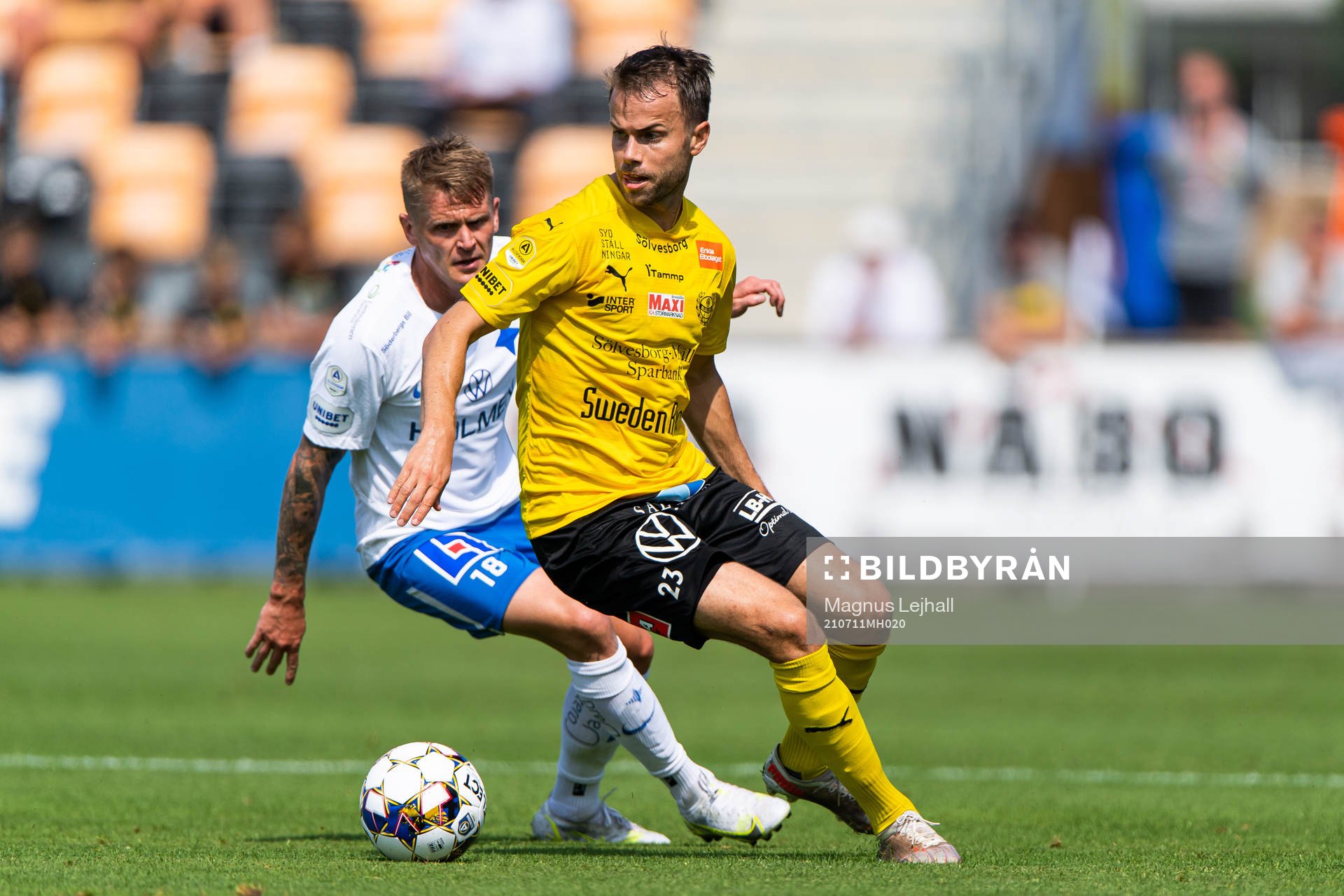 IFK Norrköpings Ari Skúlason och Mjällbys Andreas