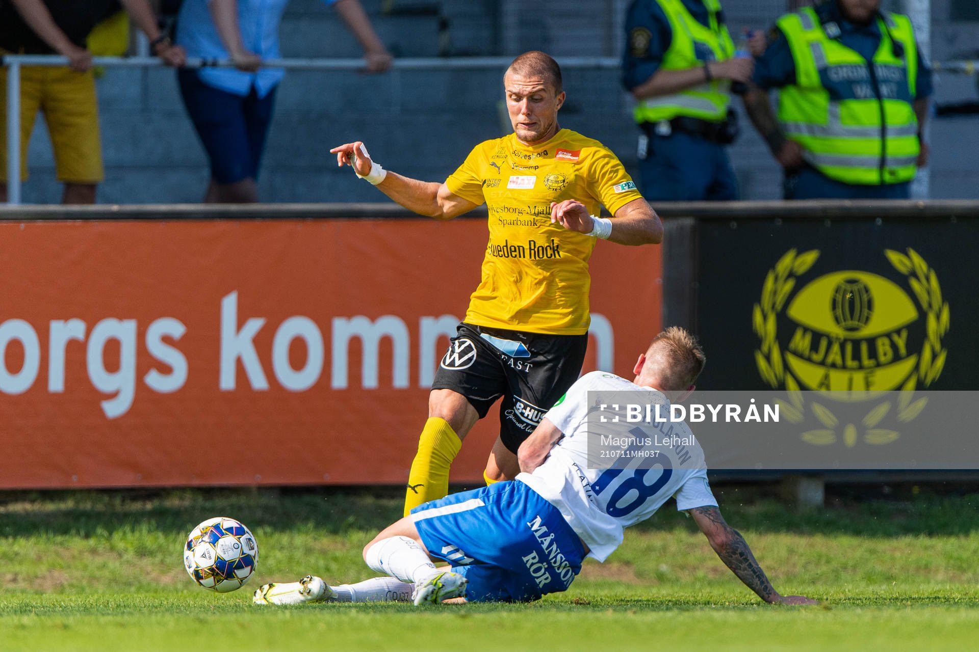 IFK Norrköpings Ari Skúlason och Mjällbys Ivan Kricak