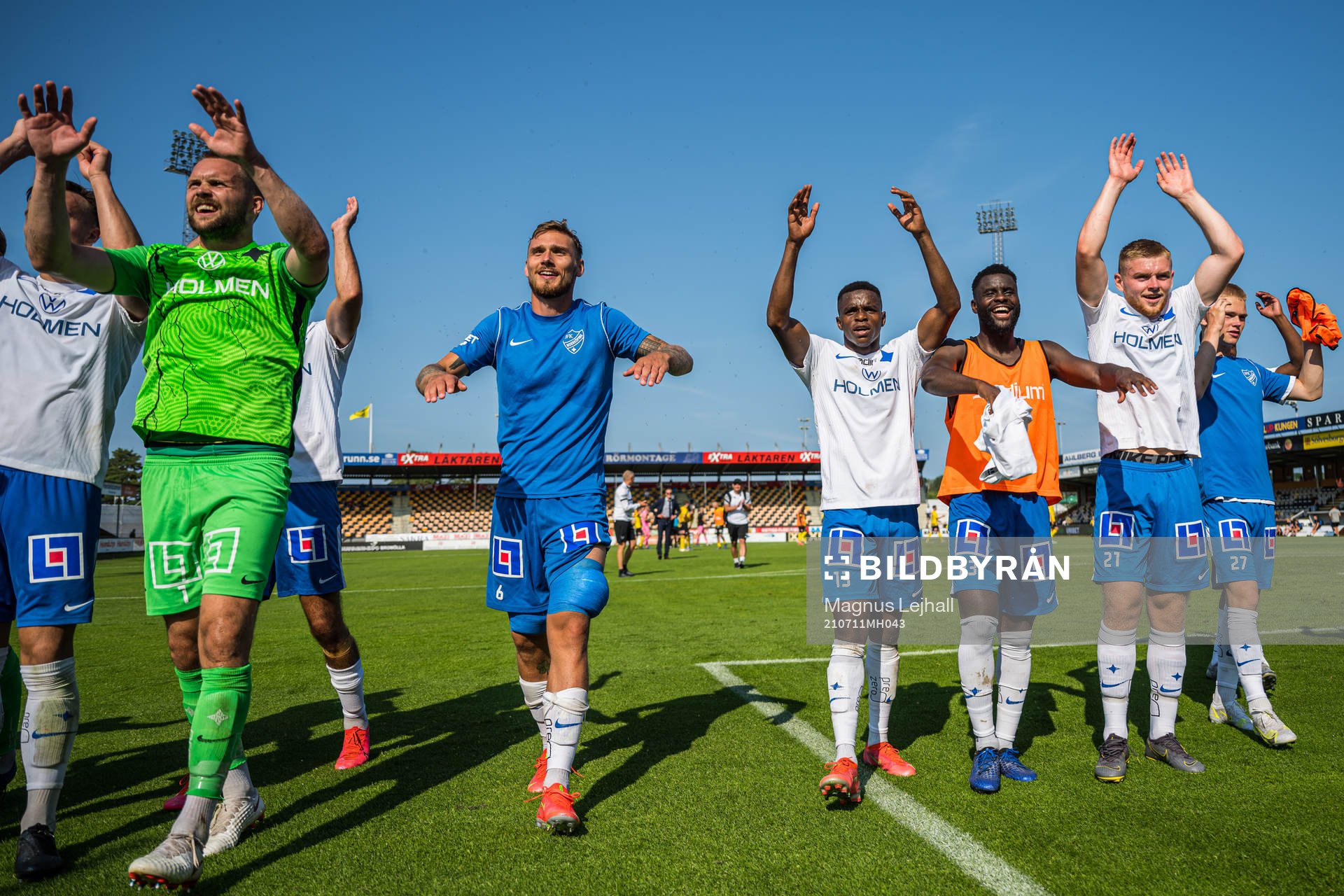 IFK Norrköping jublar efter fotbollsmatchen i Allsvenskan mellan Mjällby och IFK Norrköping den 11 juli 2021 i Hällevik. 