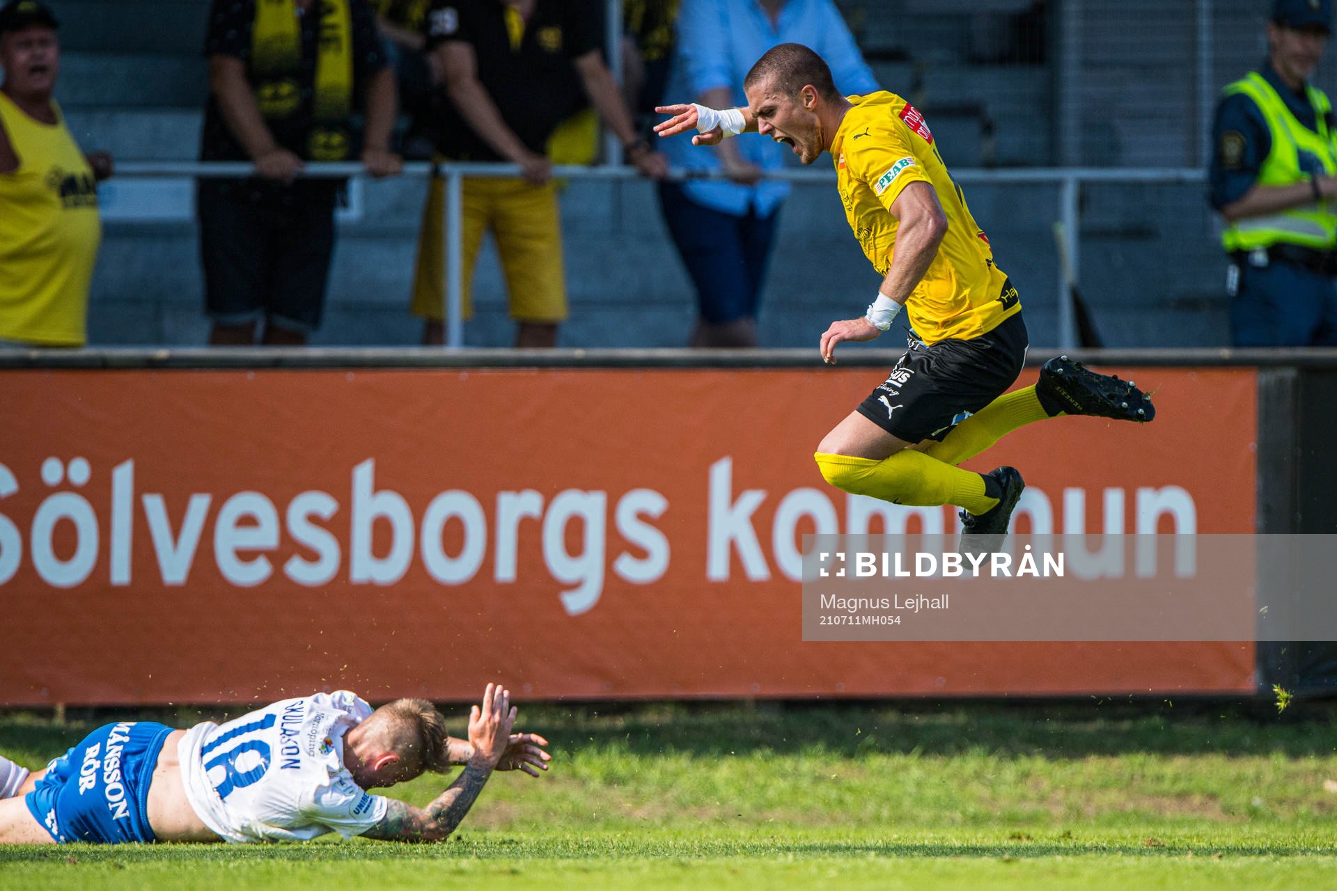 IFK Norrköpings Ari Skúlason 0ch Mjällbys Ivan Kricak