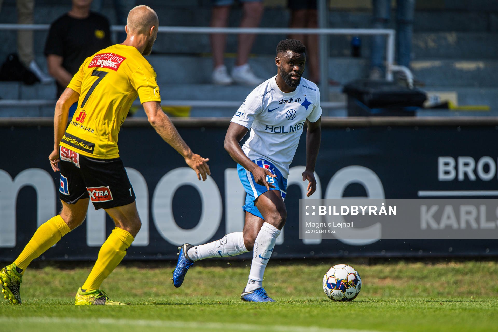 IFK Norrköpings Maic Sema och Mjällbys Viktor Gustafson