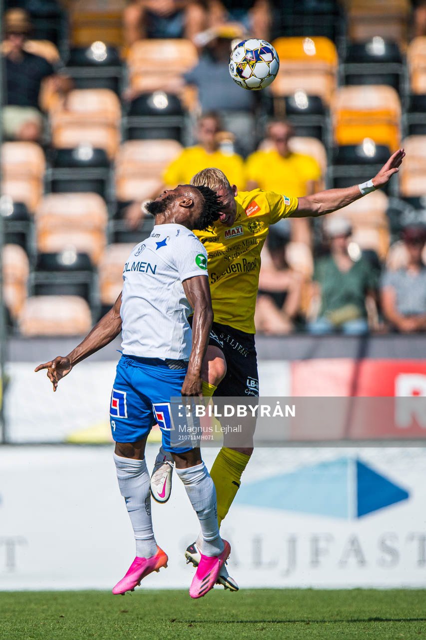 IFK Norrköpings Samuel Adegbenro  och Mjällbys Daan