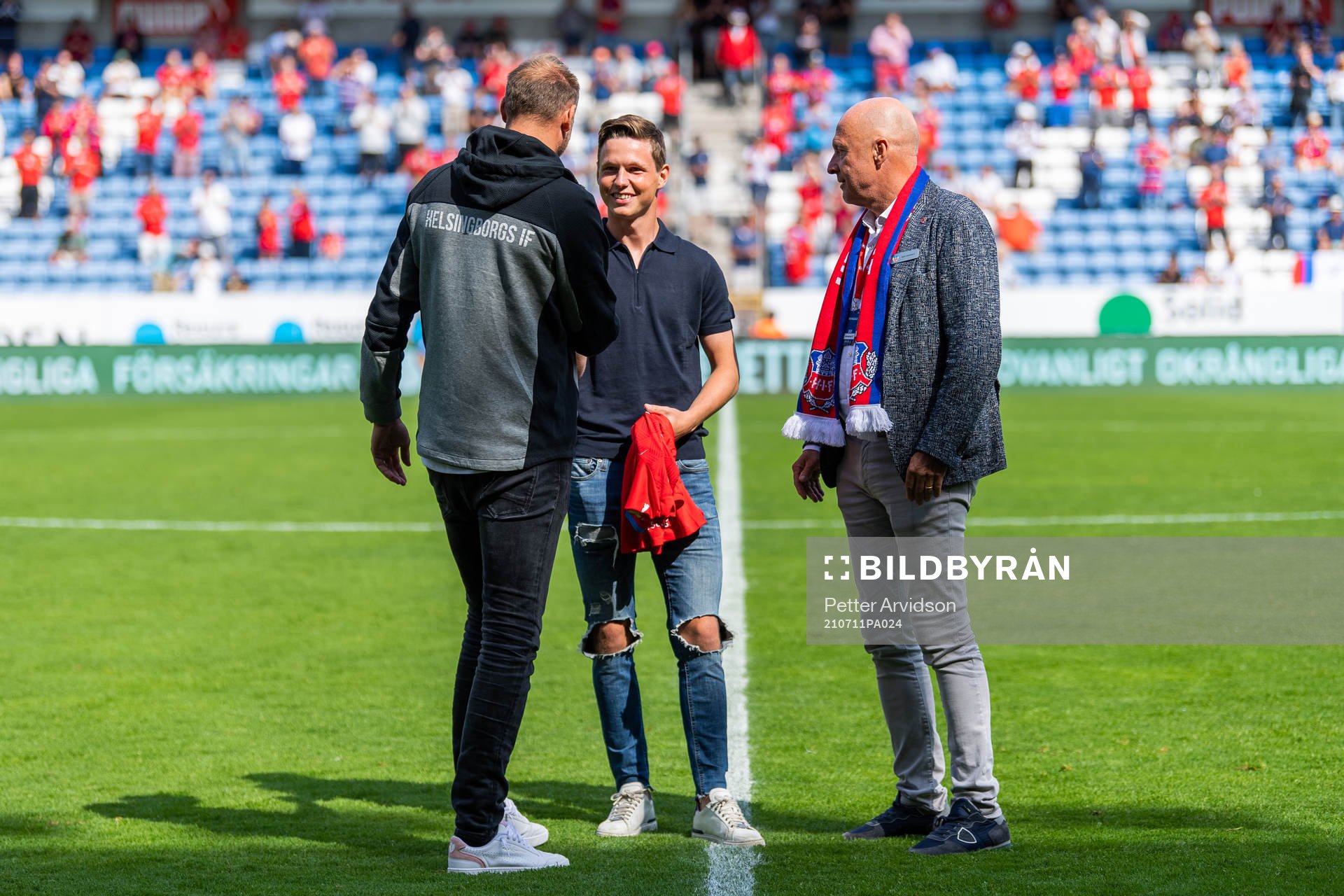 Helsingborgs Andreas Granqvist och ordförande Kjell