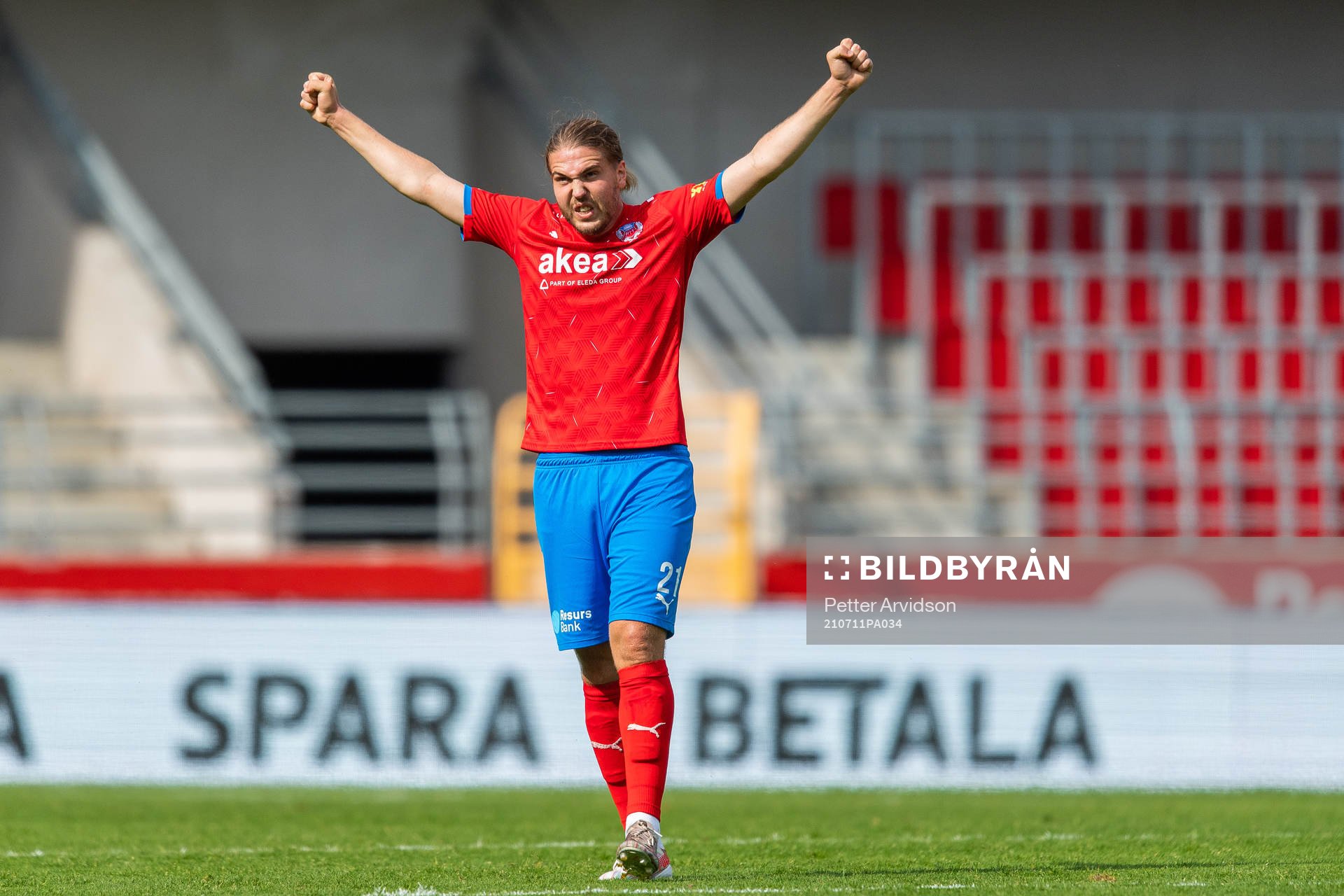 Helsingborgs Charlie Weberg jublar under fotbollsmatchen i Superettan mellan Helsingborg och Akropolis den 11 juli 2021 i Helsingborg.