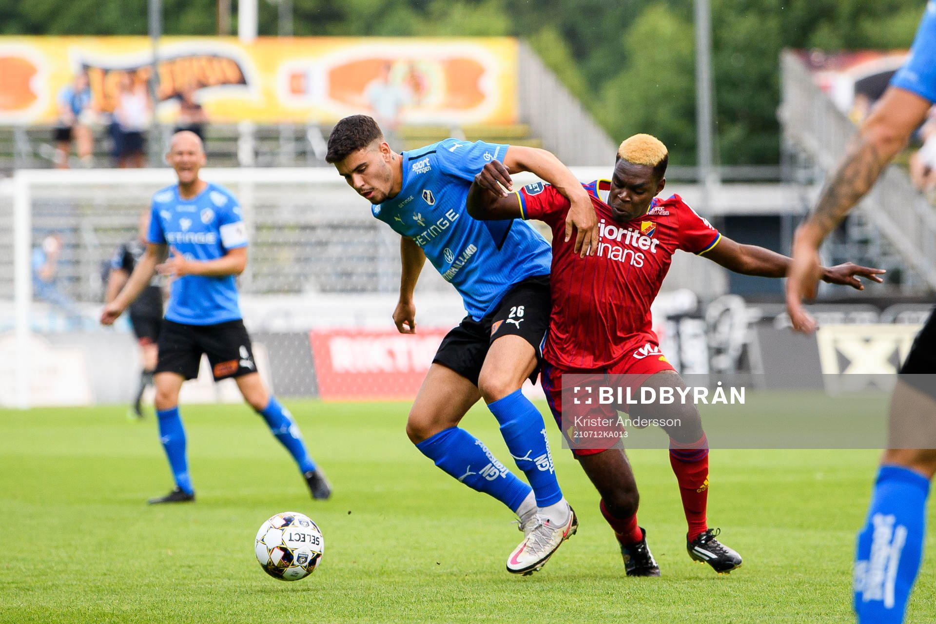 Djurgårdens Joel Asoro och Halmstads Edvin Kurtulus