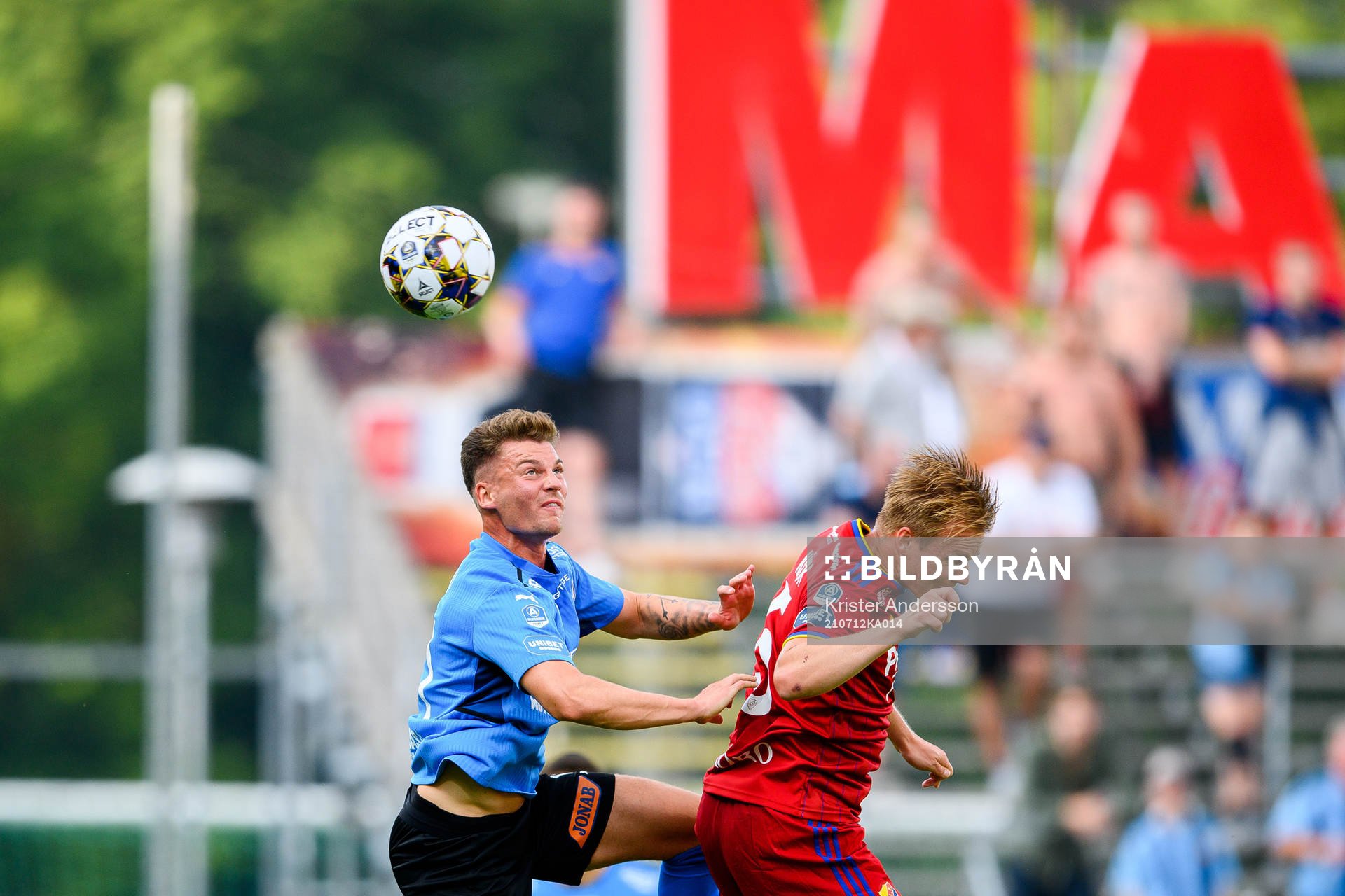 Halmstads Samuel Kroon och Djurgårdens Rasmus Schüller