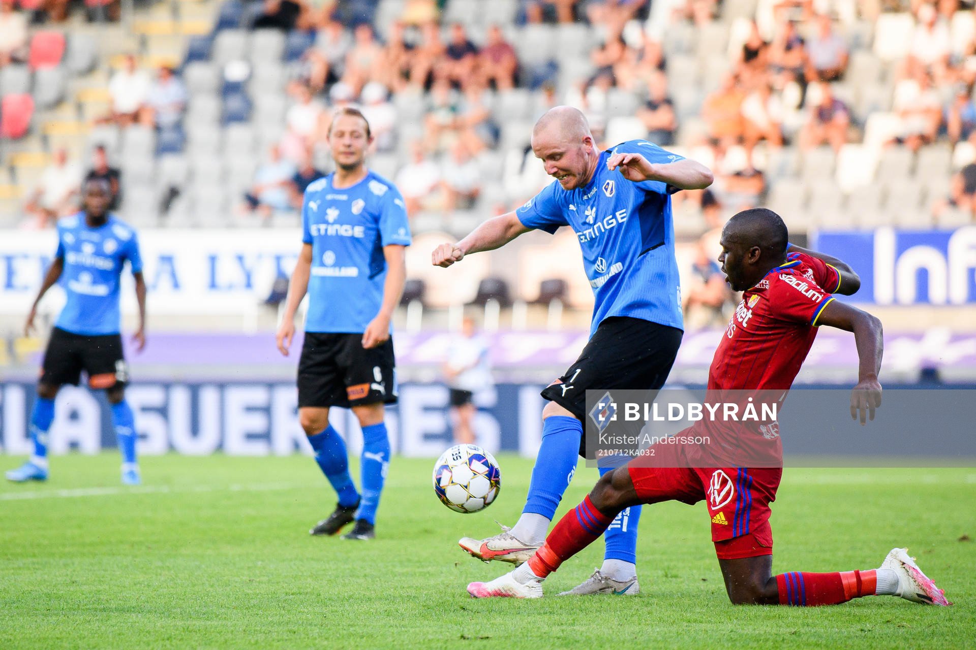 Halmstads Simon Lundevall och Djurgårdens Edward Chilufya