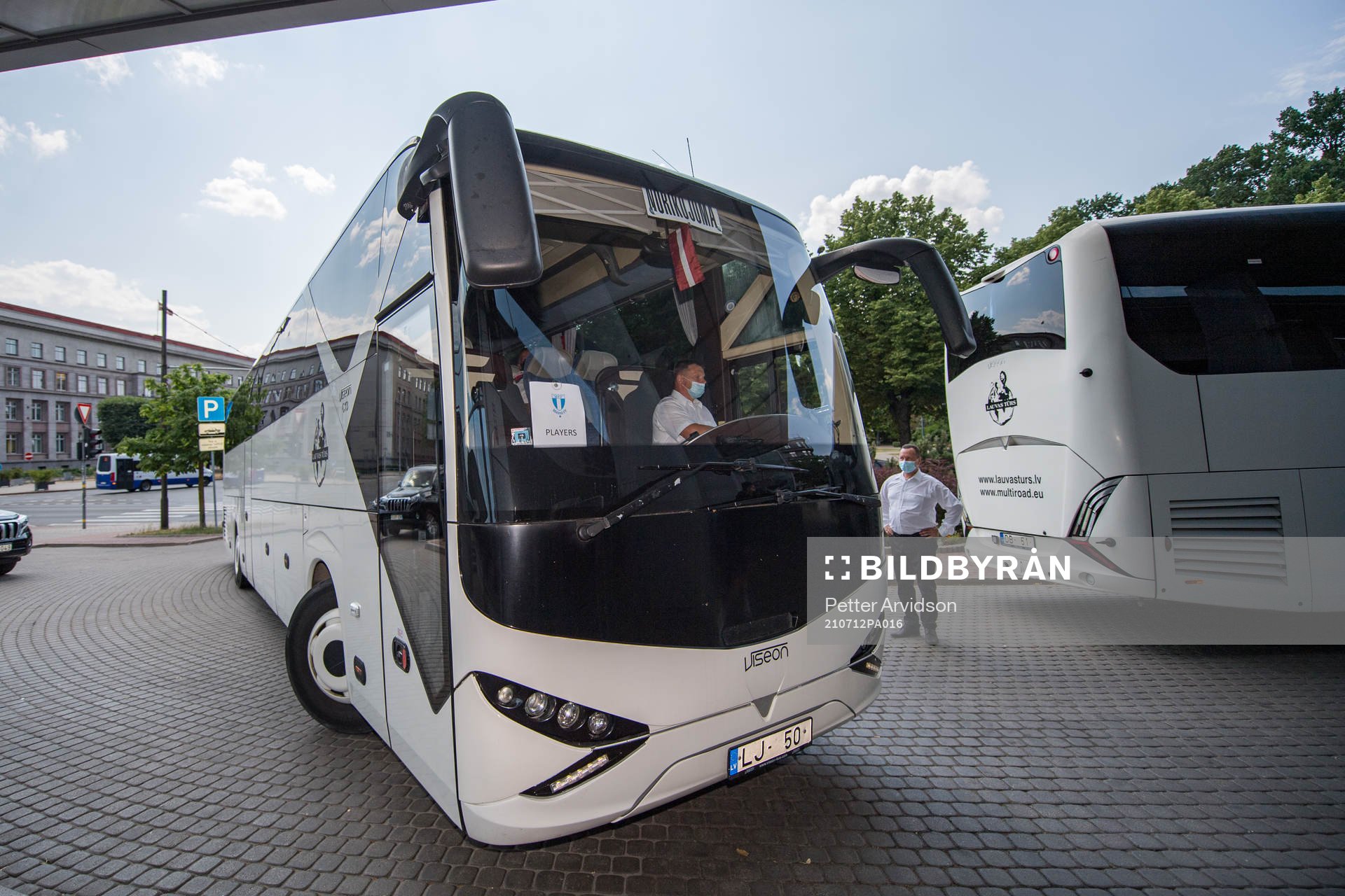 Malmö FF arrives at their hotel