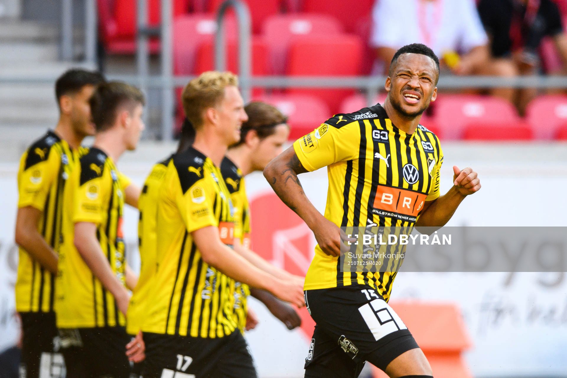 Häckens Martin Olsson  jublar