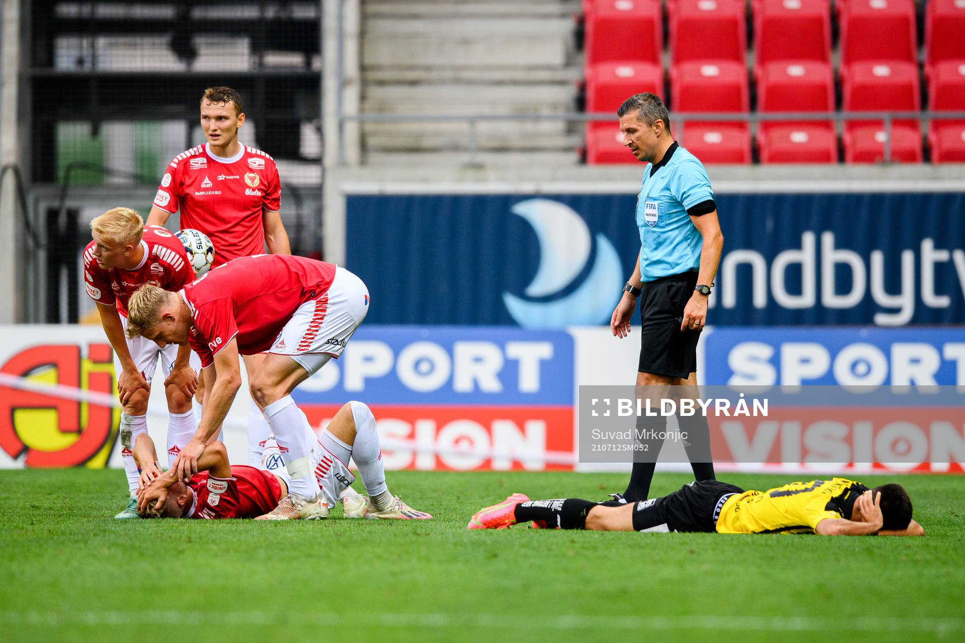 Kalmars Jonathan Ring och Häckens Ali Youssef har ont