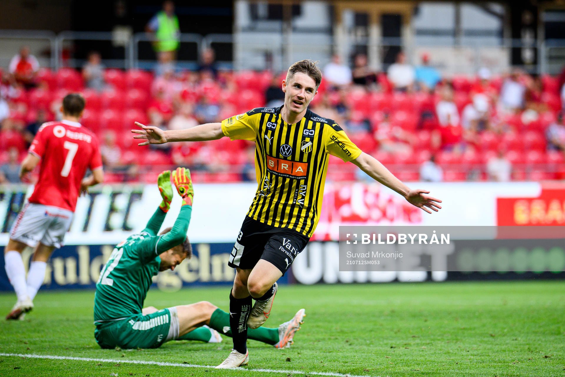 Häckens Patrik Wålemark jublar