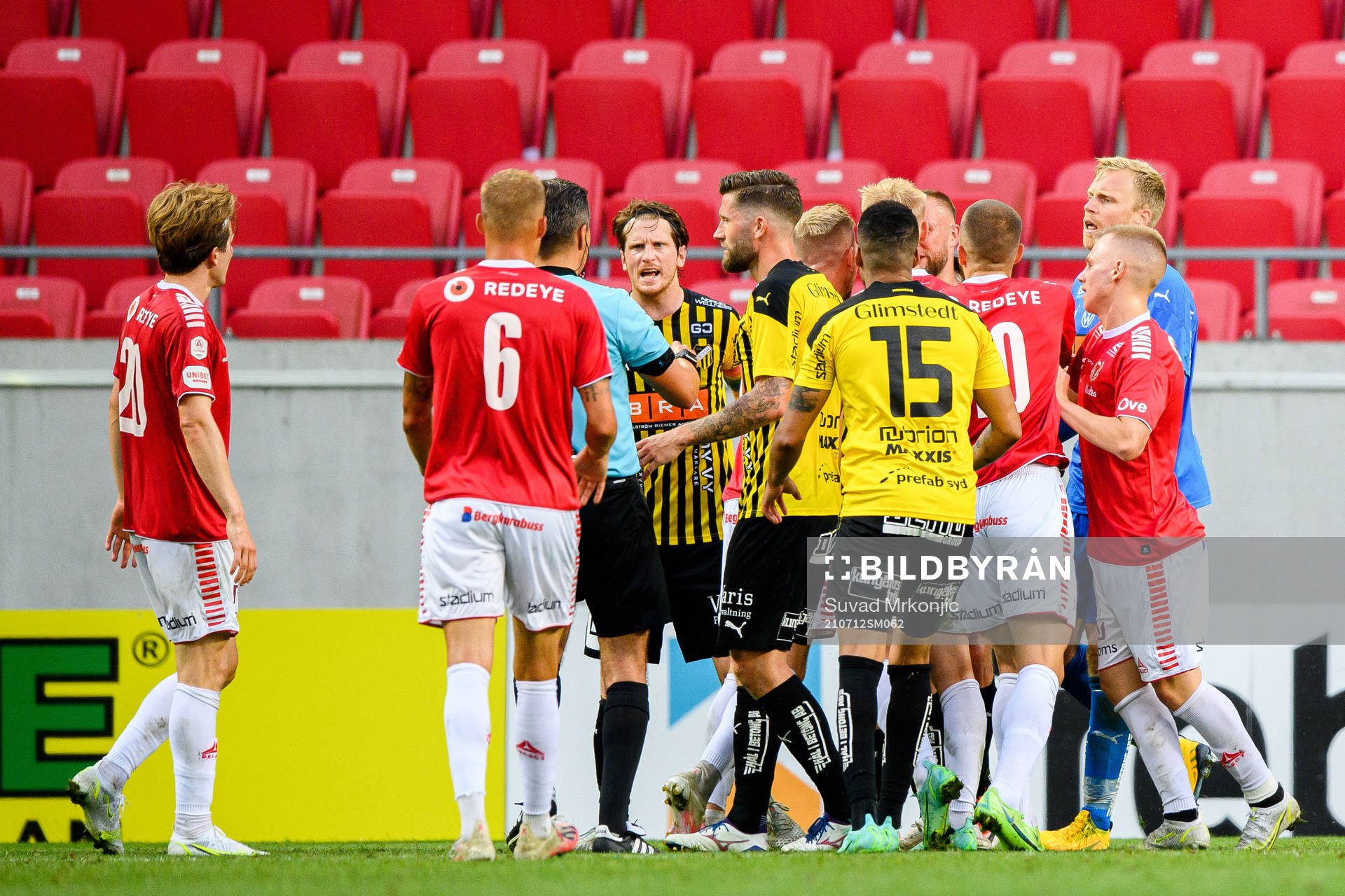 Bråk mellan Kalmars Jonathan Ring och Häckens målvakt