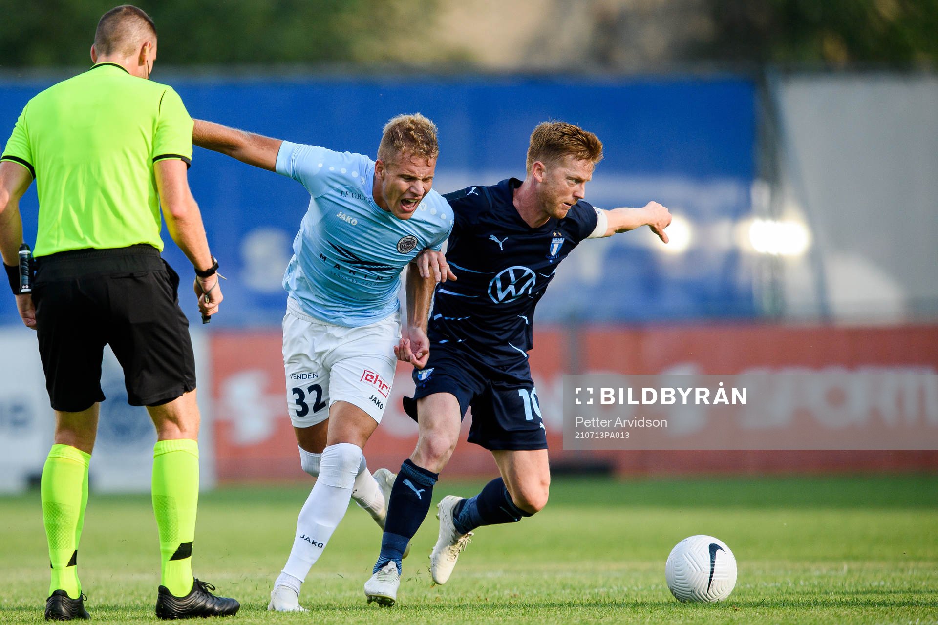 Wesley Nata of Riga and Anders Christiansen of Malmö FF