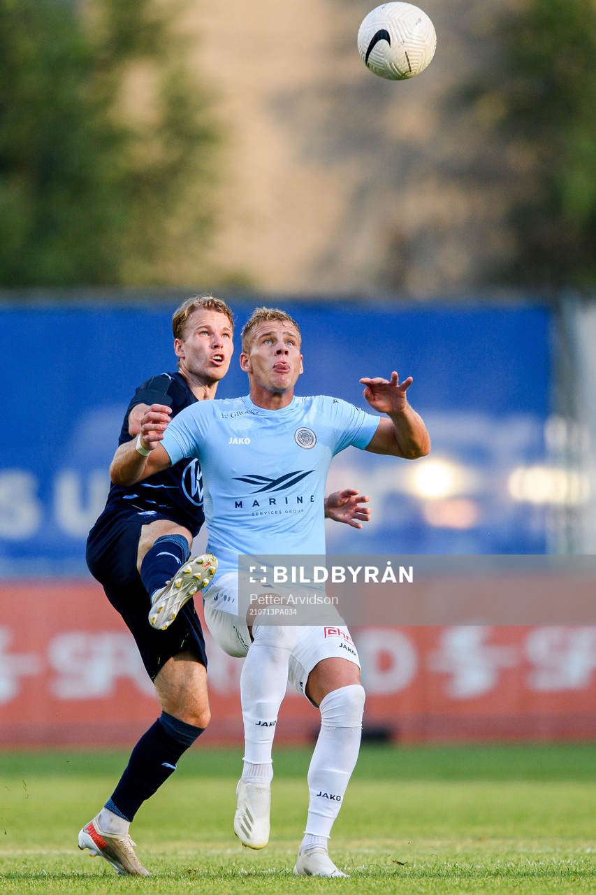 Oscar Lewicki of Malmö FF and Wesley Nata of Riga