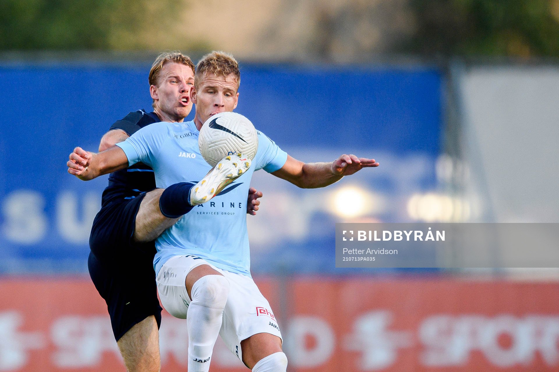 Oscar Lewicki of Malmö FF and Wesley Nata of Riga
