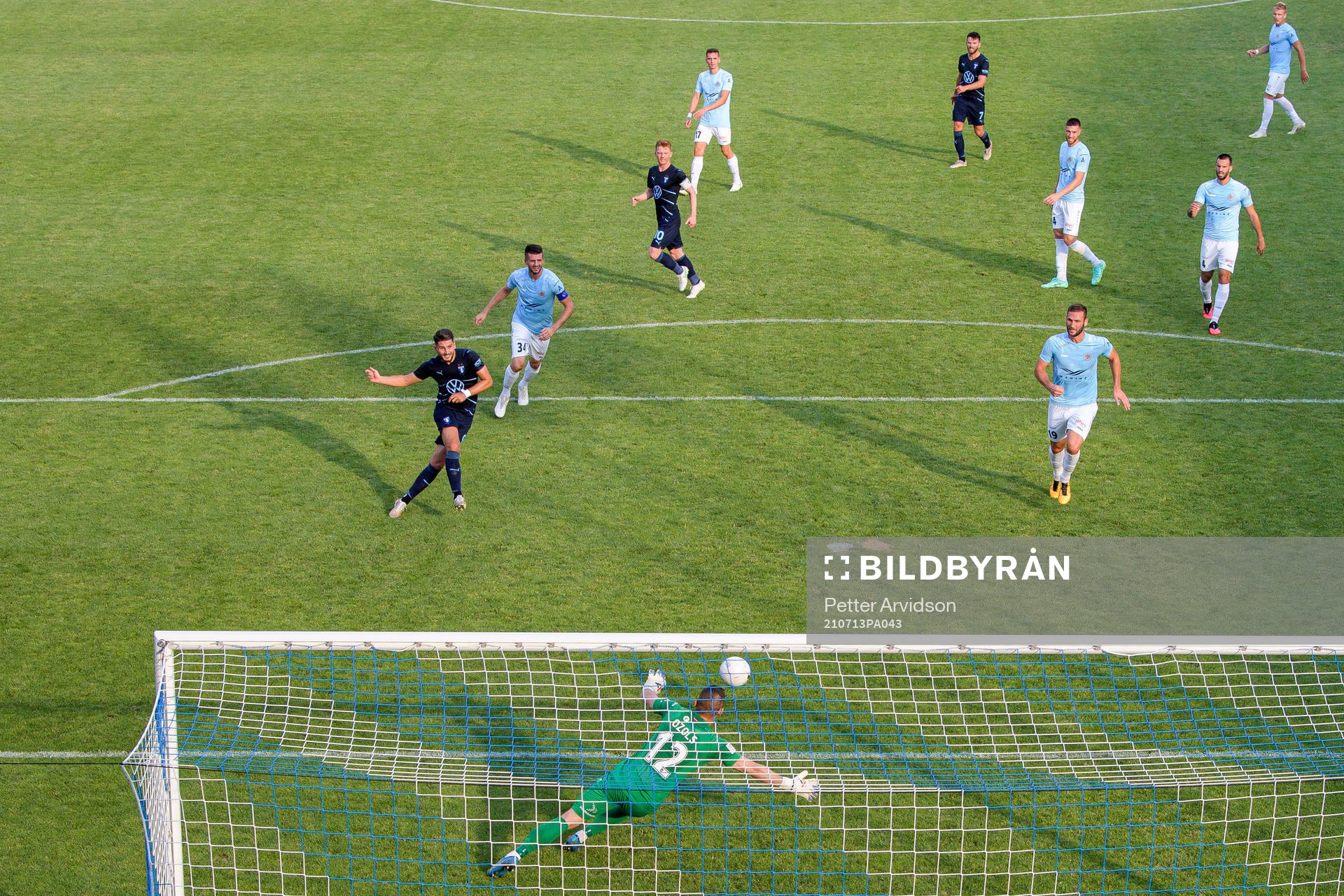 Antonio Colak of Malmö FF scores the 0-1 goal behind